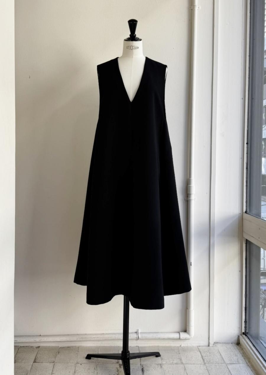 【anana】Vネックスリーブレスフレアワンピース/a39-024