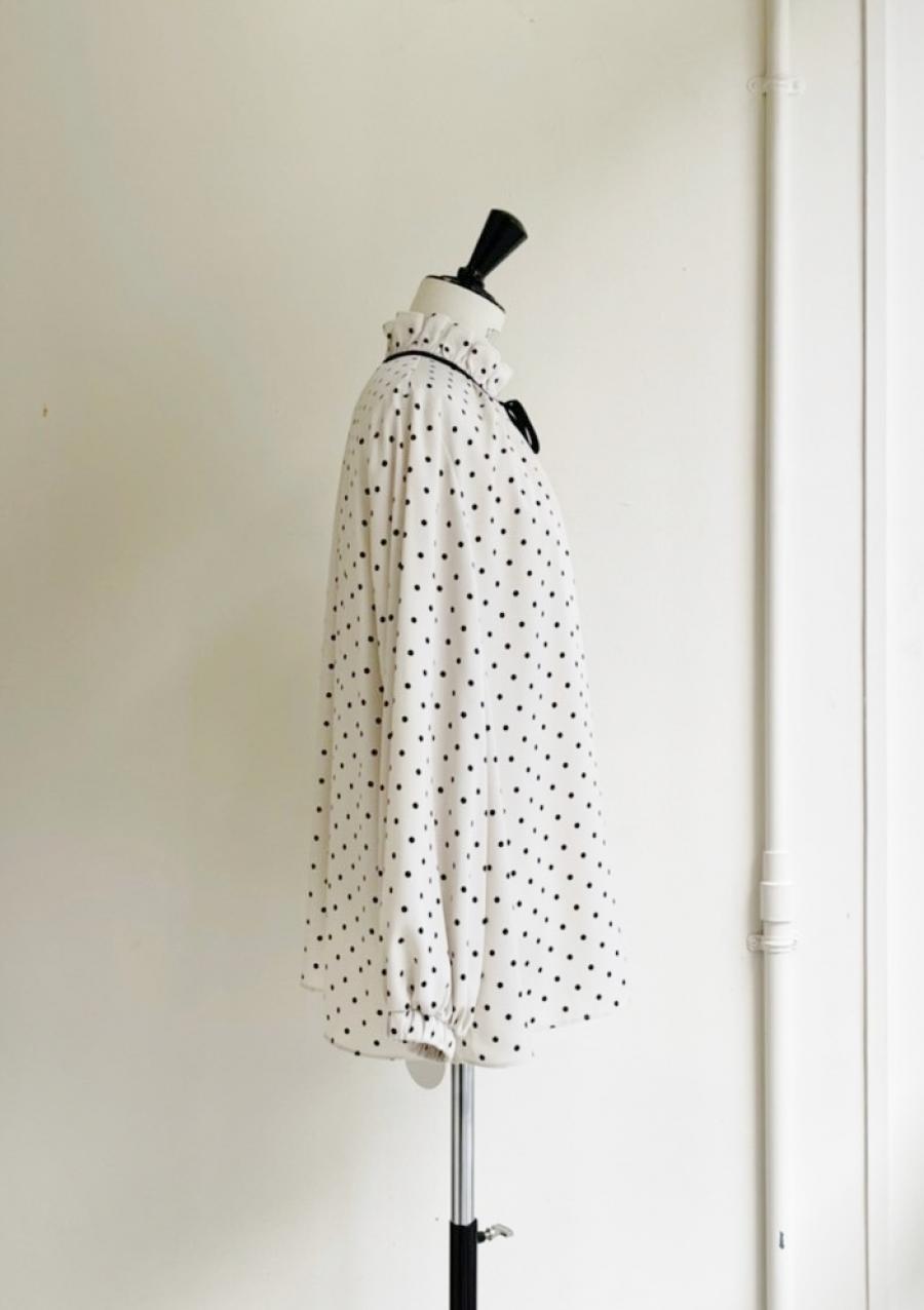 【anana】ジョーゼットフリルリボンドットブラウス/a52-049-DOTT