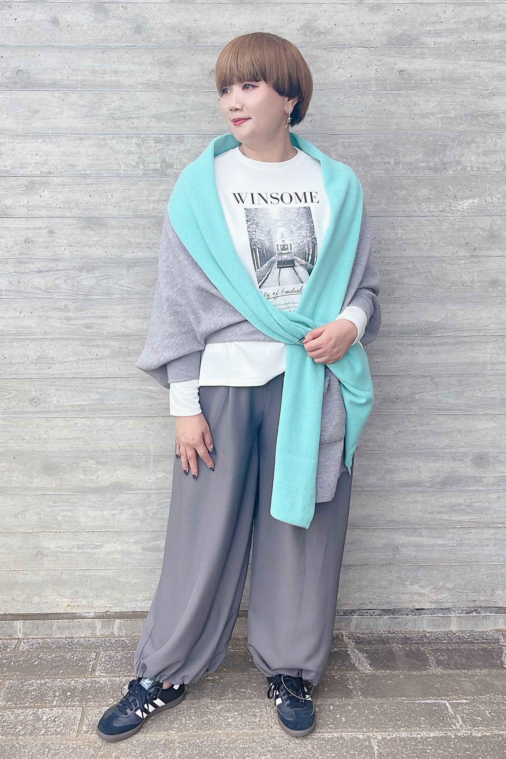 便利な2wayショールカーディガン〈チャコールグレー×ブルー〉