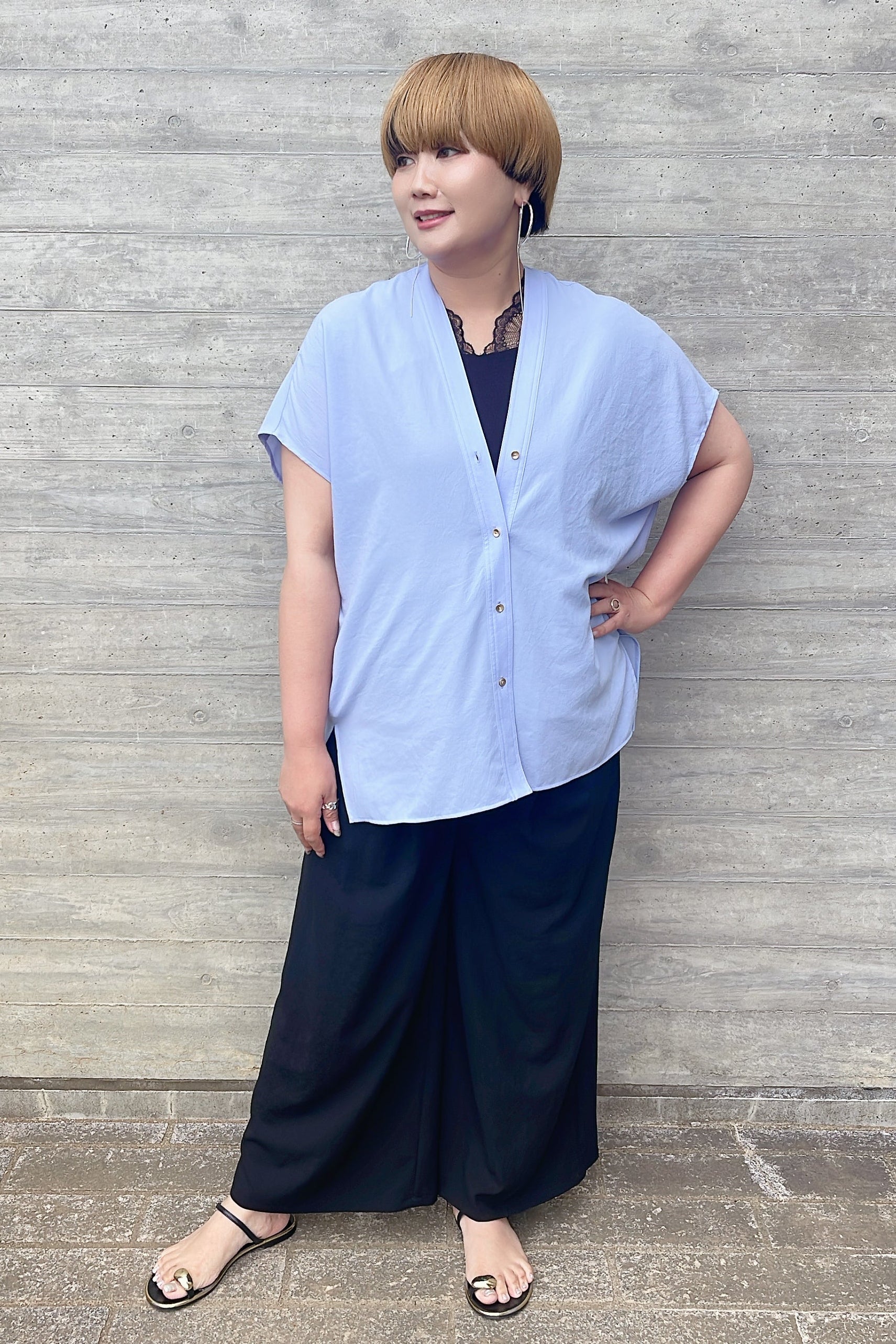 大人気素材ジョーゼット&ストレッチシフォン新型オススメ〈ストレッチシフォンシャツジャケット×ストレッチシフォン前タックパンツ〉