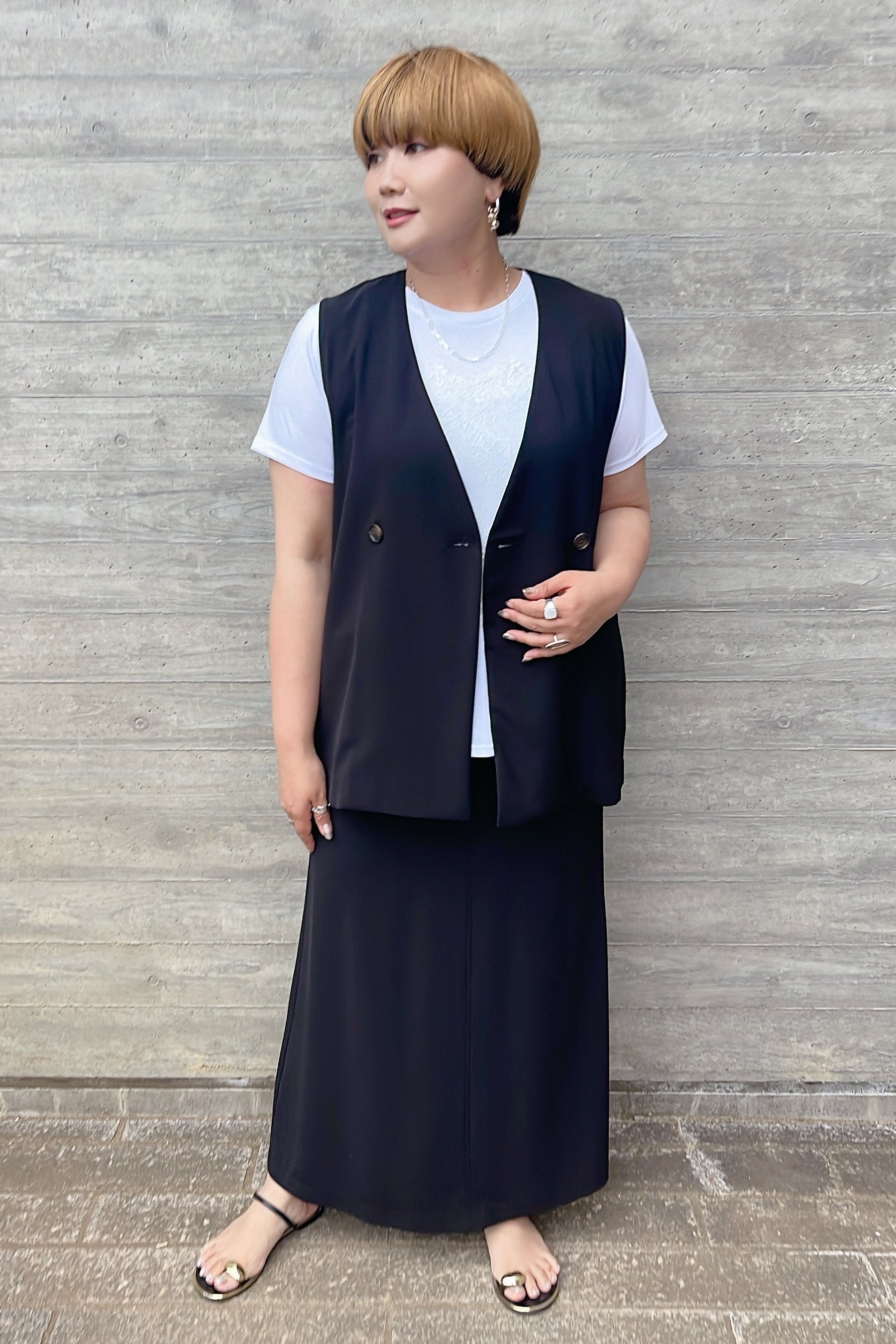 接触冷感シリーズ〈ジレ×タイトスカート〉