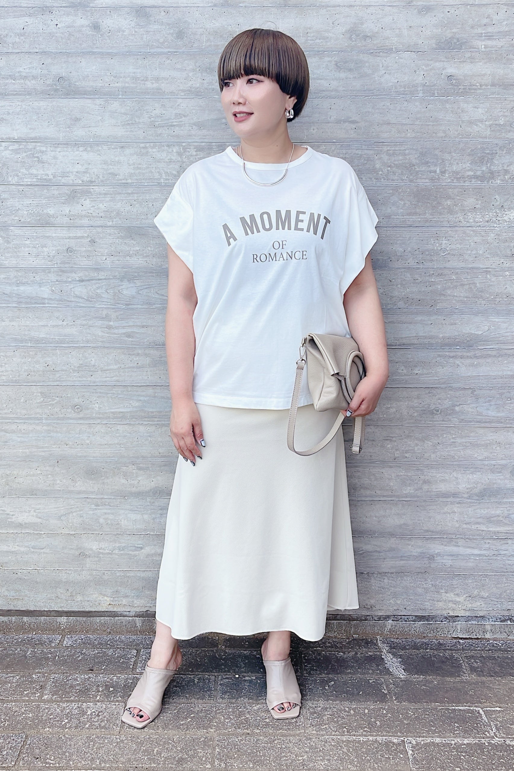 ロゴT大人の夏コーデ〈A MONENTタックスリーブTシャツ〉