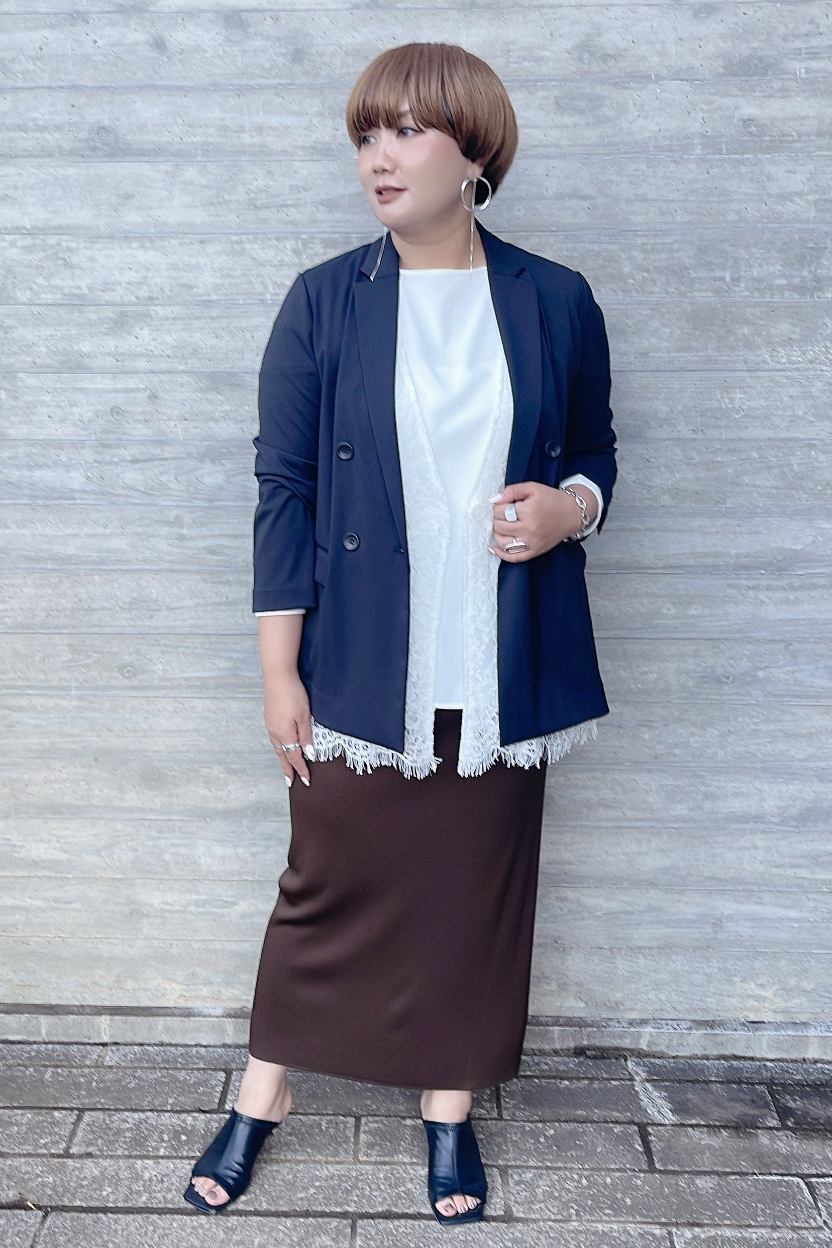 ジャケットスタイルはレースジレでアップデート
