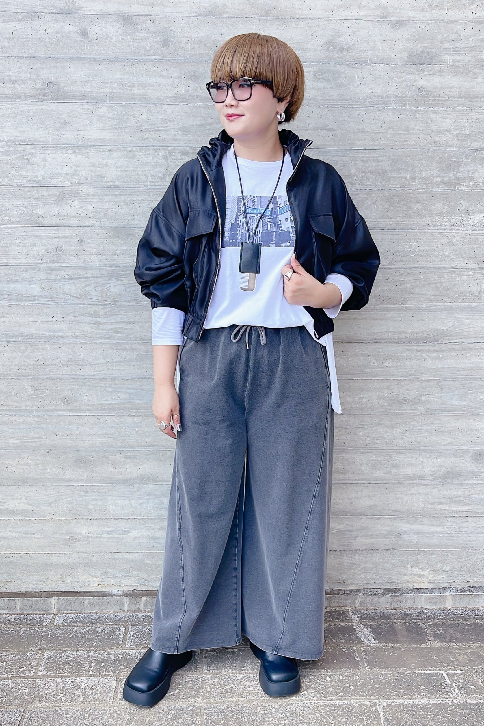 今年はスウェットパンツでオシャレ＜スウェットデニムイージーワイドパンツ＞