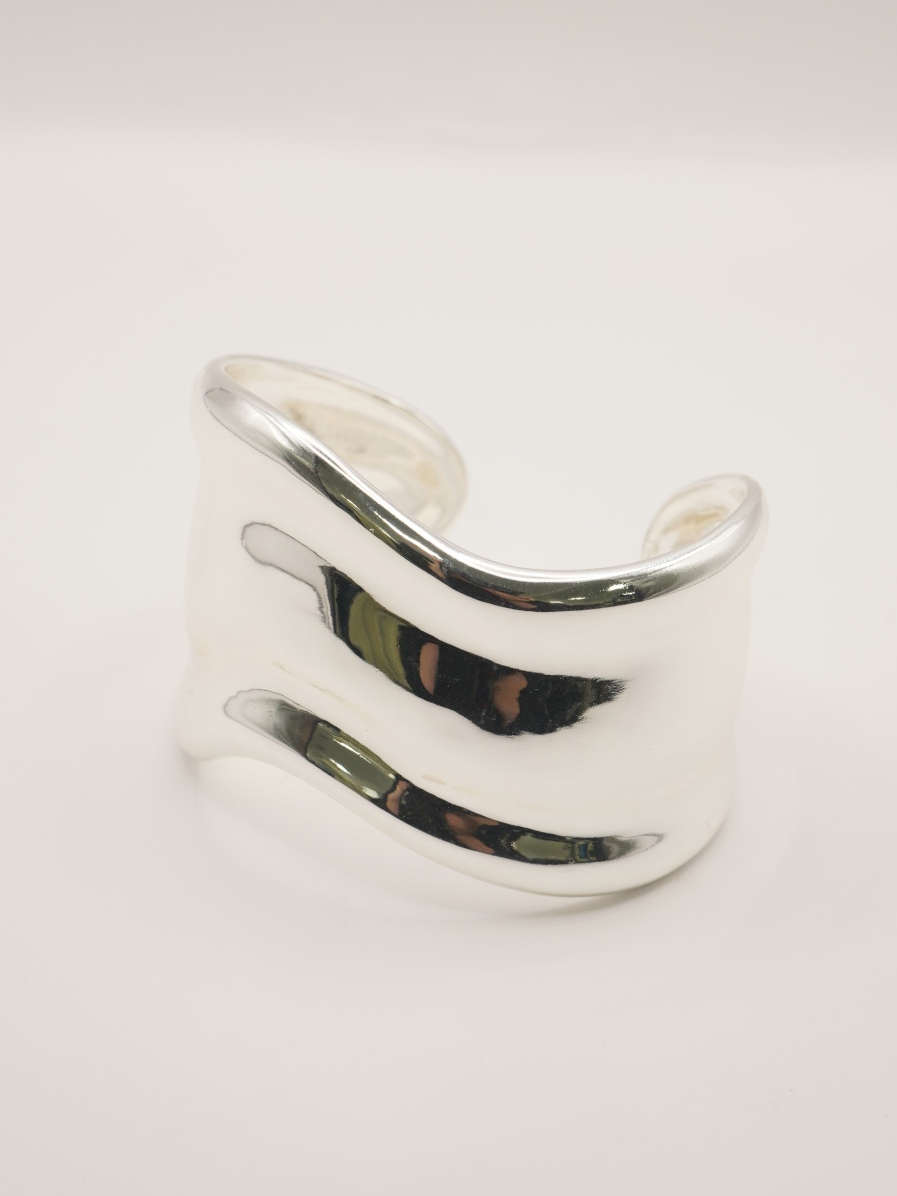 【CHIGNON】幅広ウェーブバングル/0061-125RT