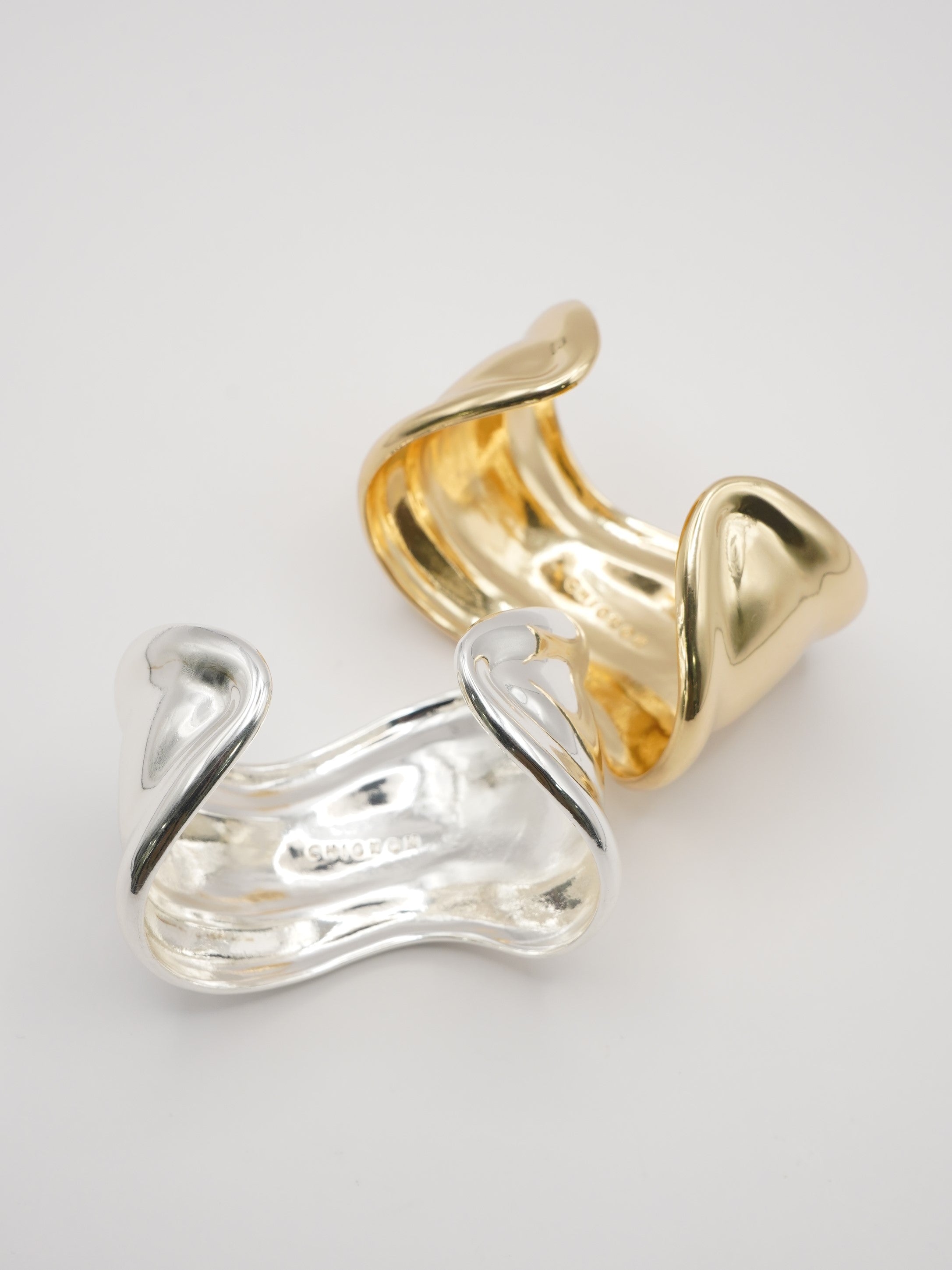 【CHIGNON】幅広ウェーブバングル/0061-125RT