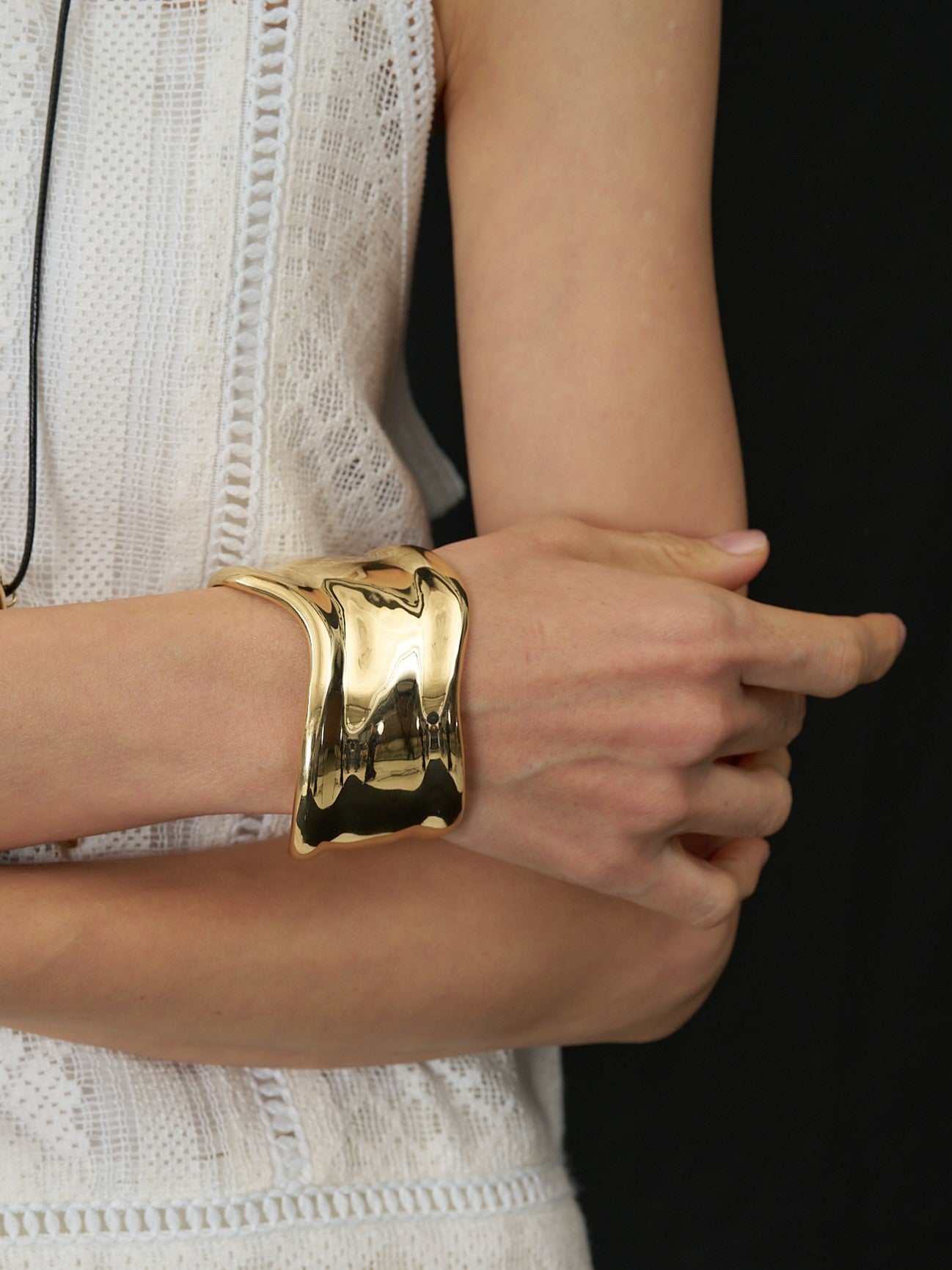 【CHIGNON】幅広ウェーブバングル/0061-125RT