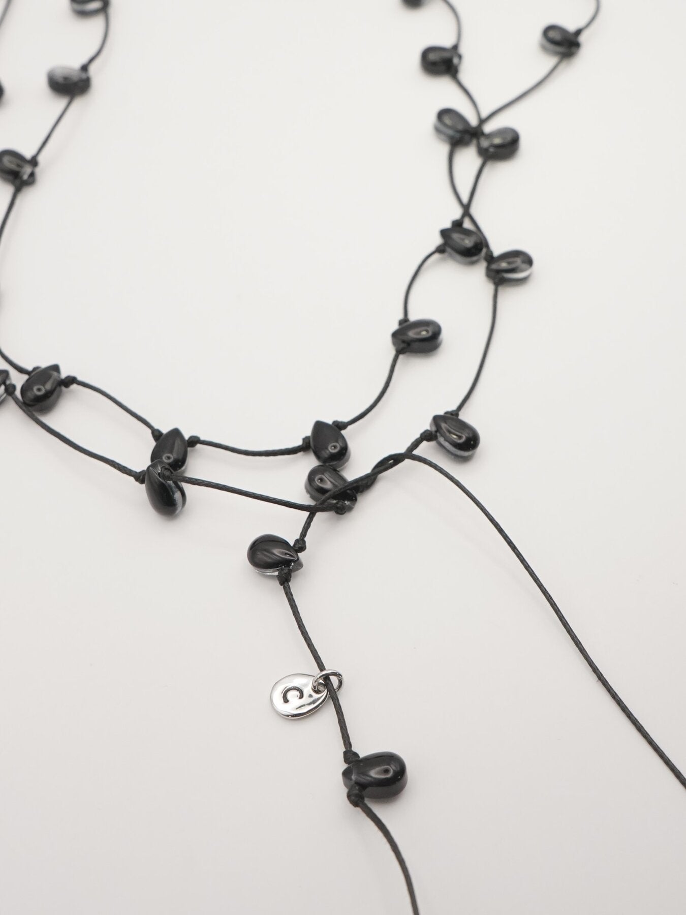 CHIGNON シニヨン／ドロップガラスコードネックレス ブラック 再入荷】【CHIGNON】ドロップガラスコードネックレス/0062-437-5SH