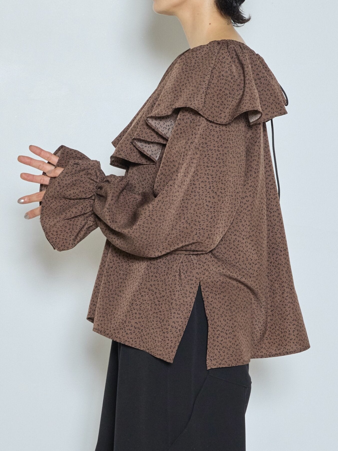 【CHIGNON】レオパドットドロストカラーブラウス/1265-380NH
