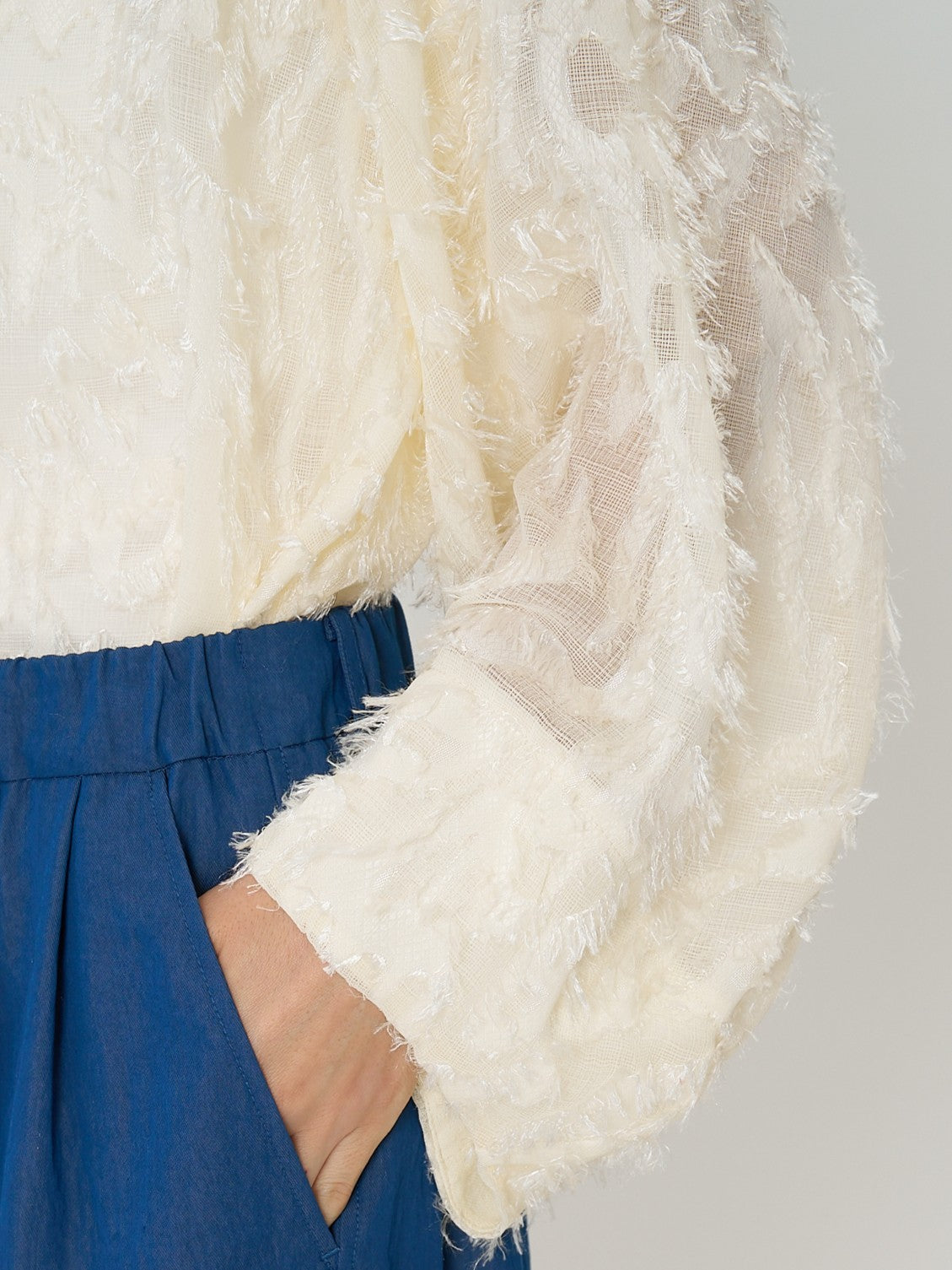 【CHIGNON】メッシュジャガードブラウス/1561-009KK