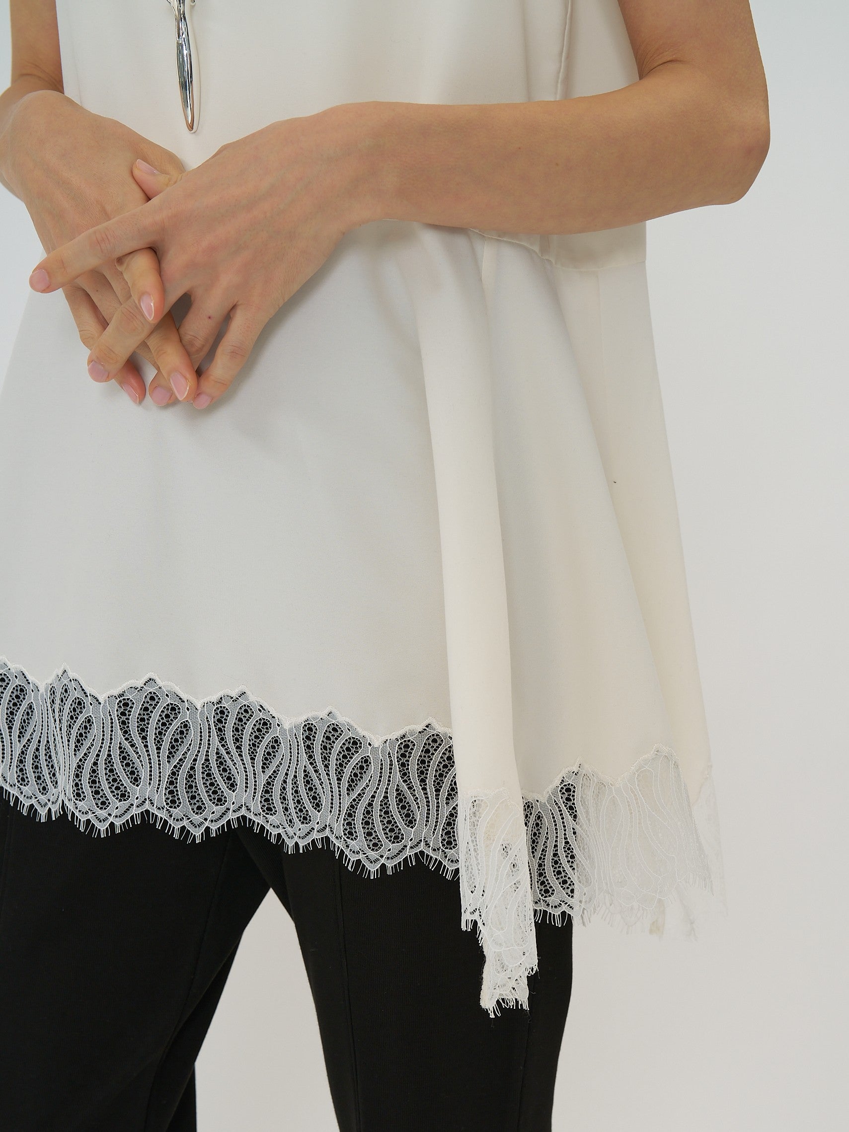 【CHIGNON】ヘムレースサテンタンク/1561-061NH