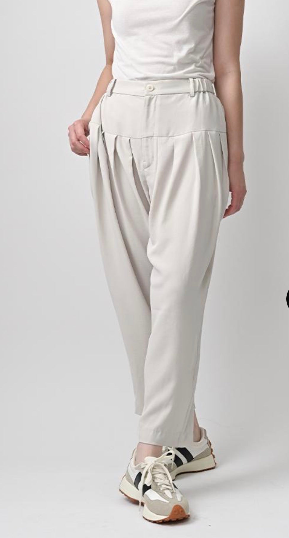 【再入荷予約】【akane】A.Lタックふんわりパンツ/26158-9786D-R