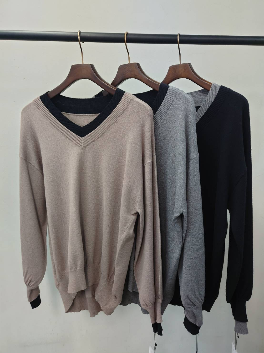 【PRIORITY】Vネック配色ニット/T57020BF