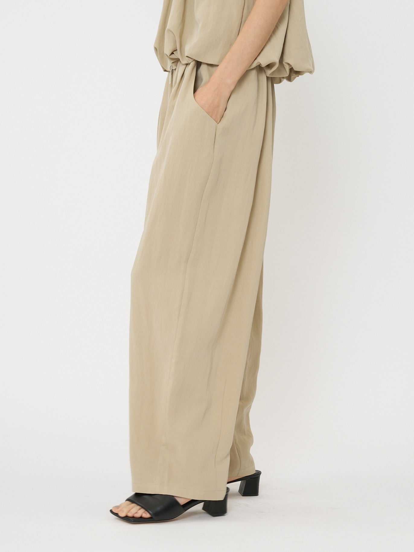 【CHIGNON】フロントタックカーヴィーパンツ/3261-026MK