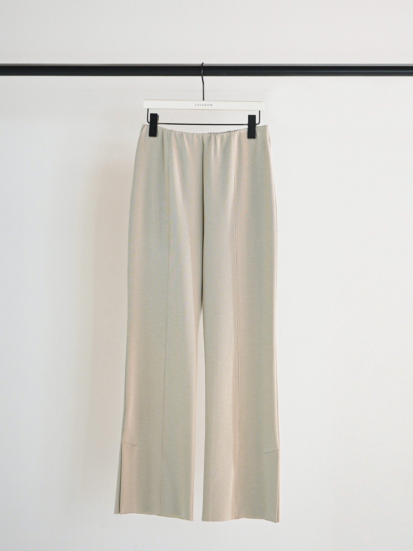 今季新品【CHIGNON】ソフトリブフレアパンツ CHIGNON】ソフトリブフレアパンツ/3861-069-2GL