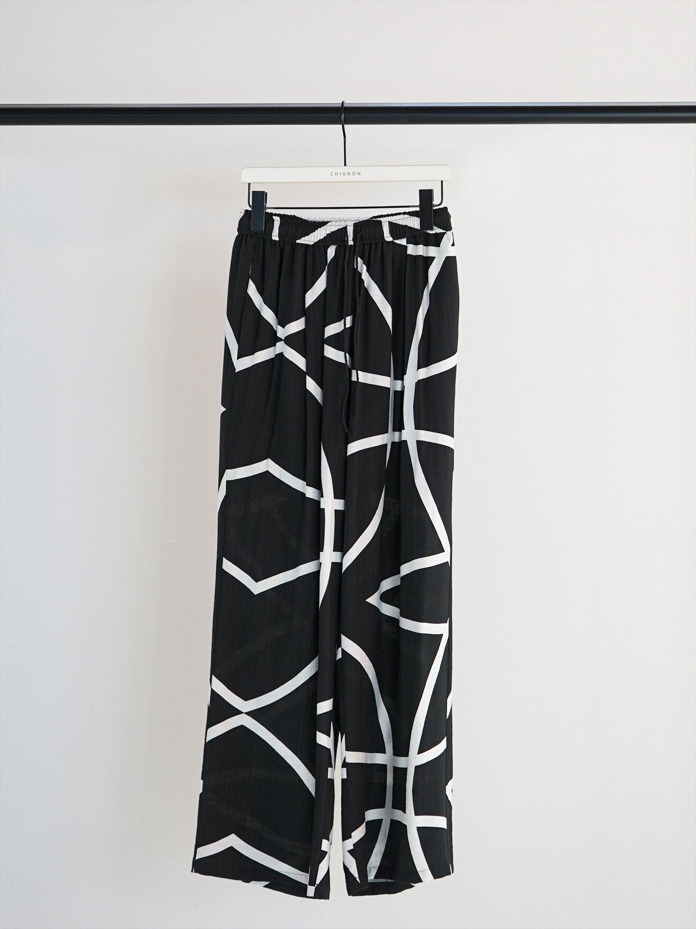 【CHIGNON】 ラインプリントイージーパンツ/3961-018KK