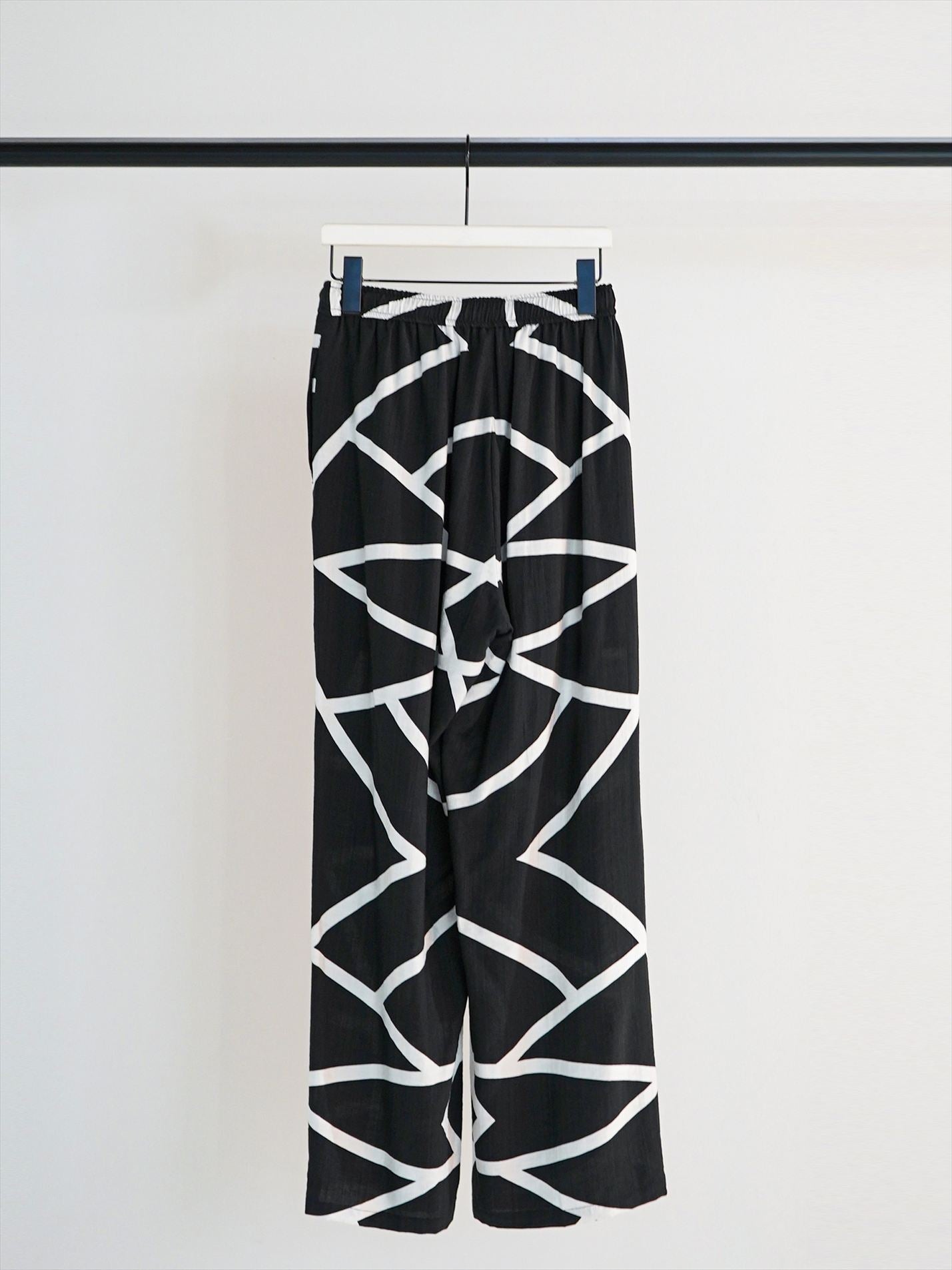 【CHIGNON】 ラインプリントイージーパンツ/3961-018KK