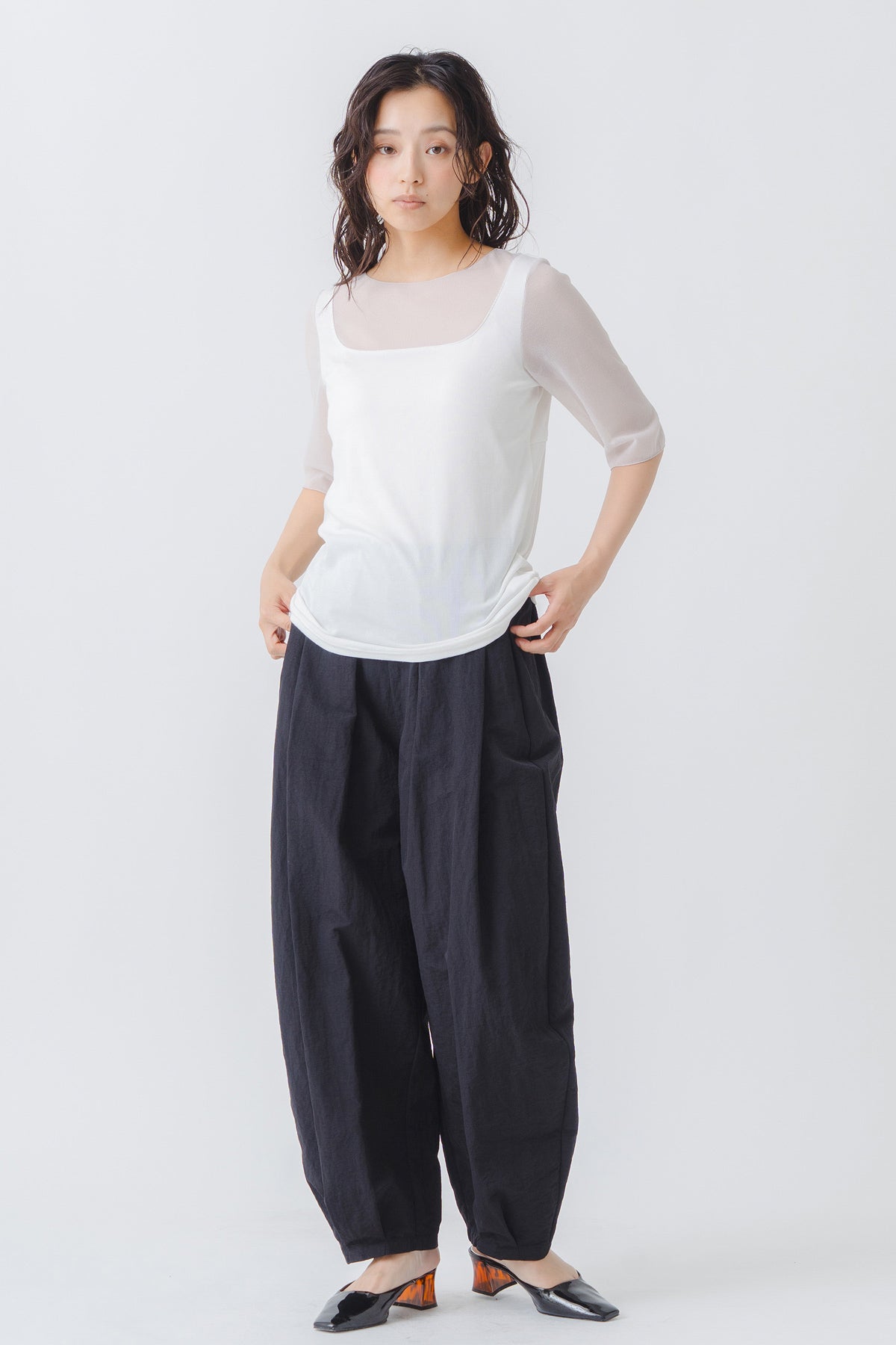 【WHYTO.】タックバレルナイロンパンツ/WHT27HPT4086