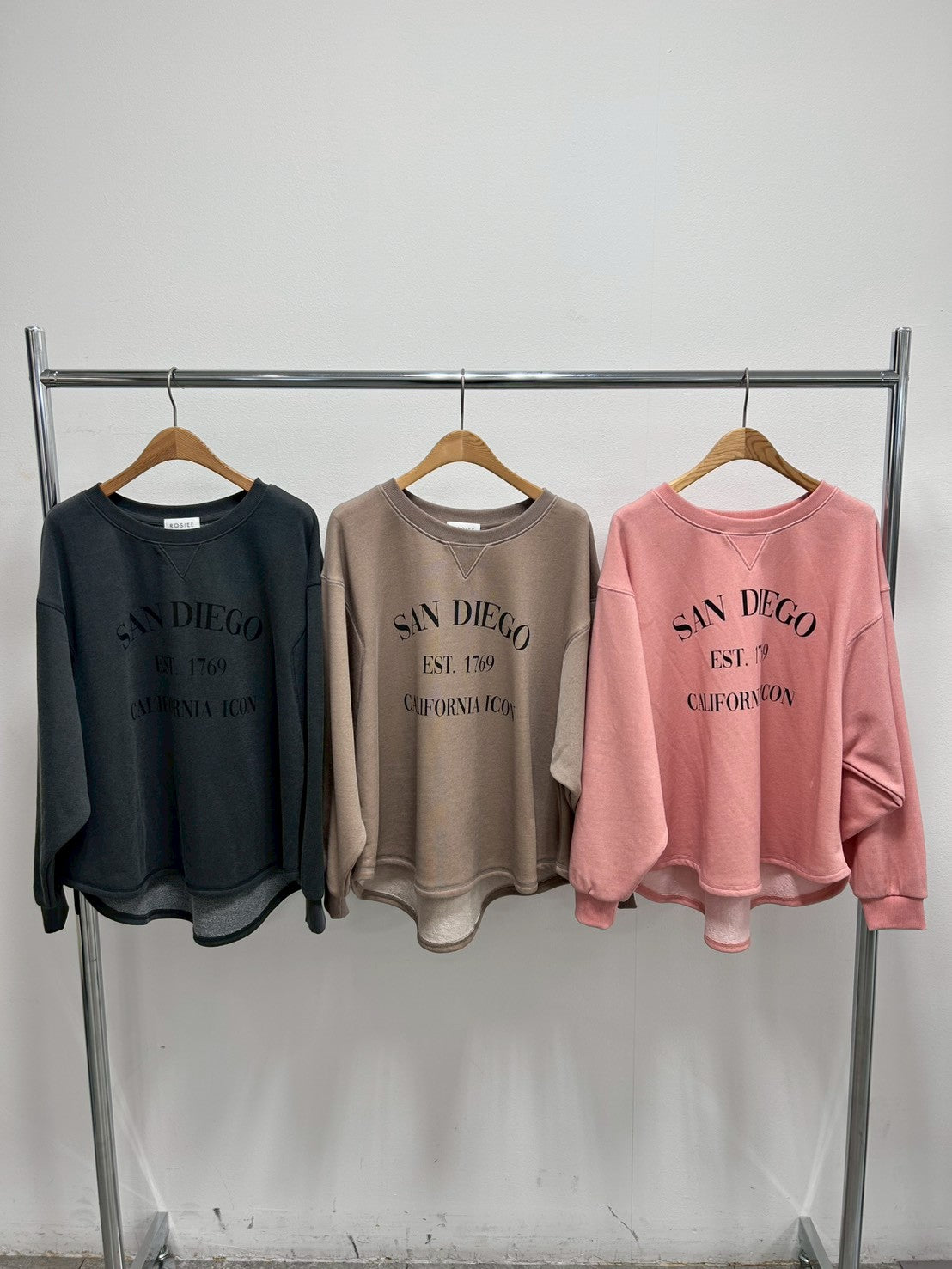 【ROSIEE】ビンテージ風ロゴトップス/R780337