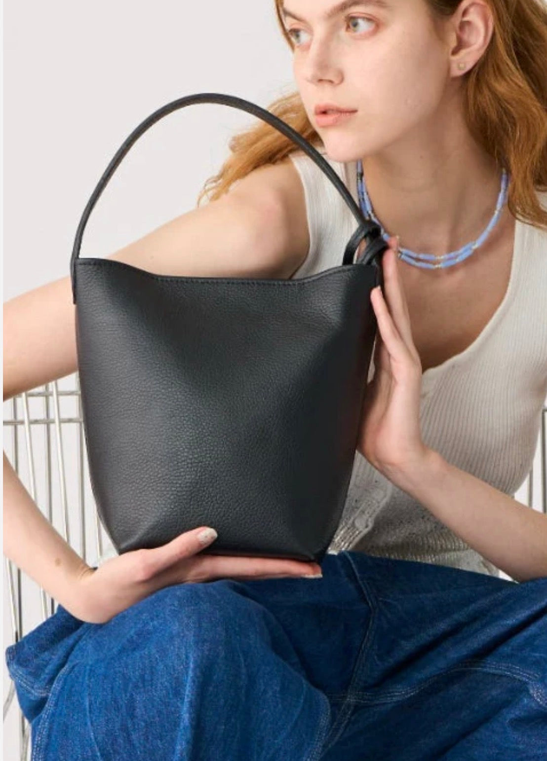 【値下げしました】新品未使用　LIMI few 水玉模様ショルダーバッグ 革の水玉 ポシェット 【メール便対応】 本革 ドット ショルダー バッグ