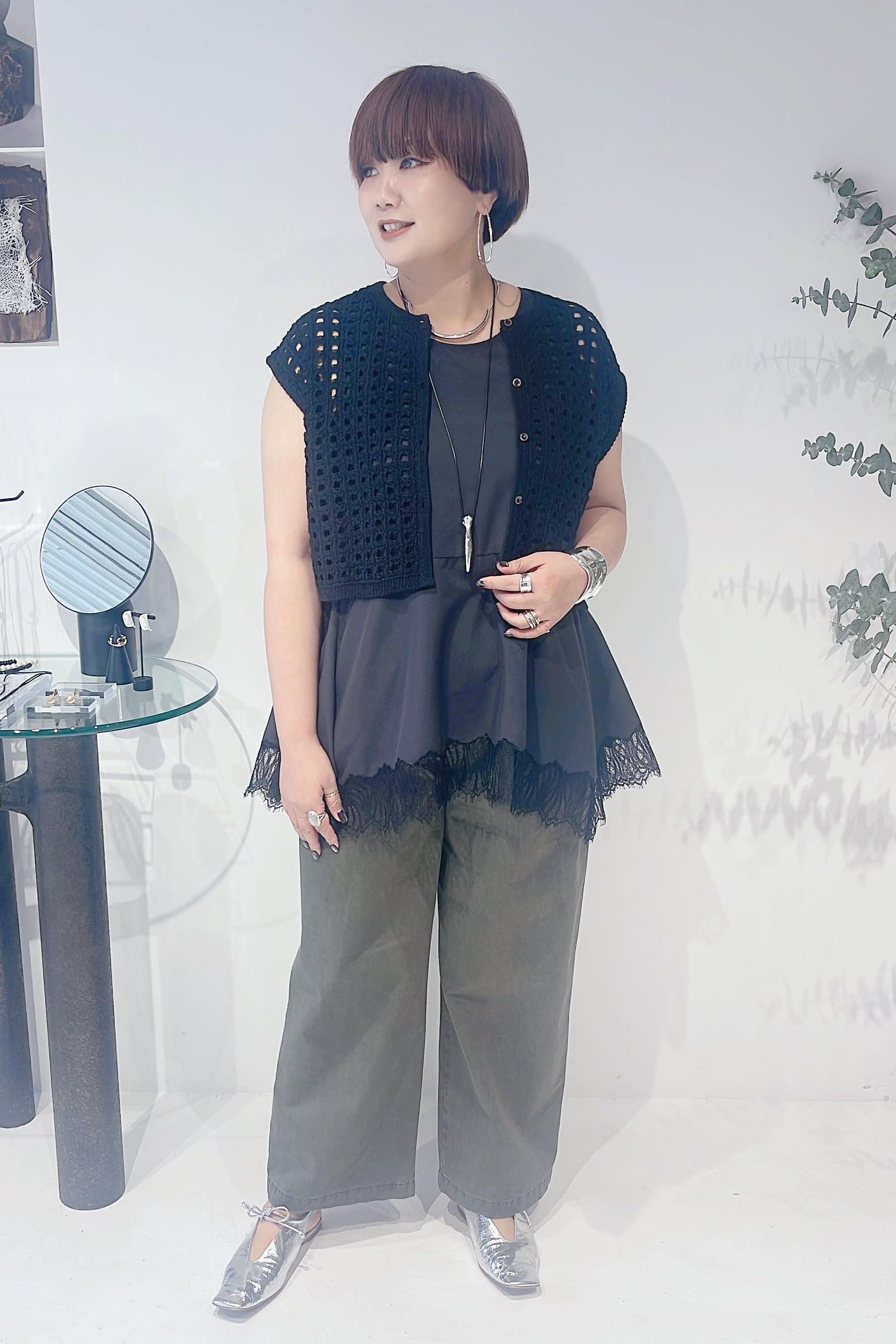 【CHIGNON】ヘムレースサテンタンク CHIGNON シニヨン ﾍﾑﾚｰｽｻﾃﾝﾀﾝｸ 1561-061NH 2026NEWARII