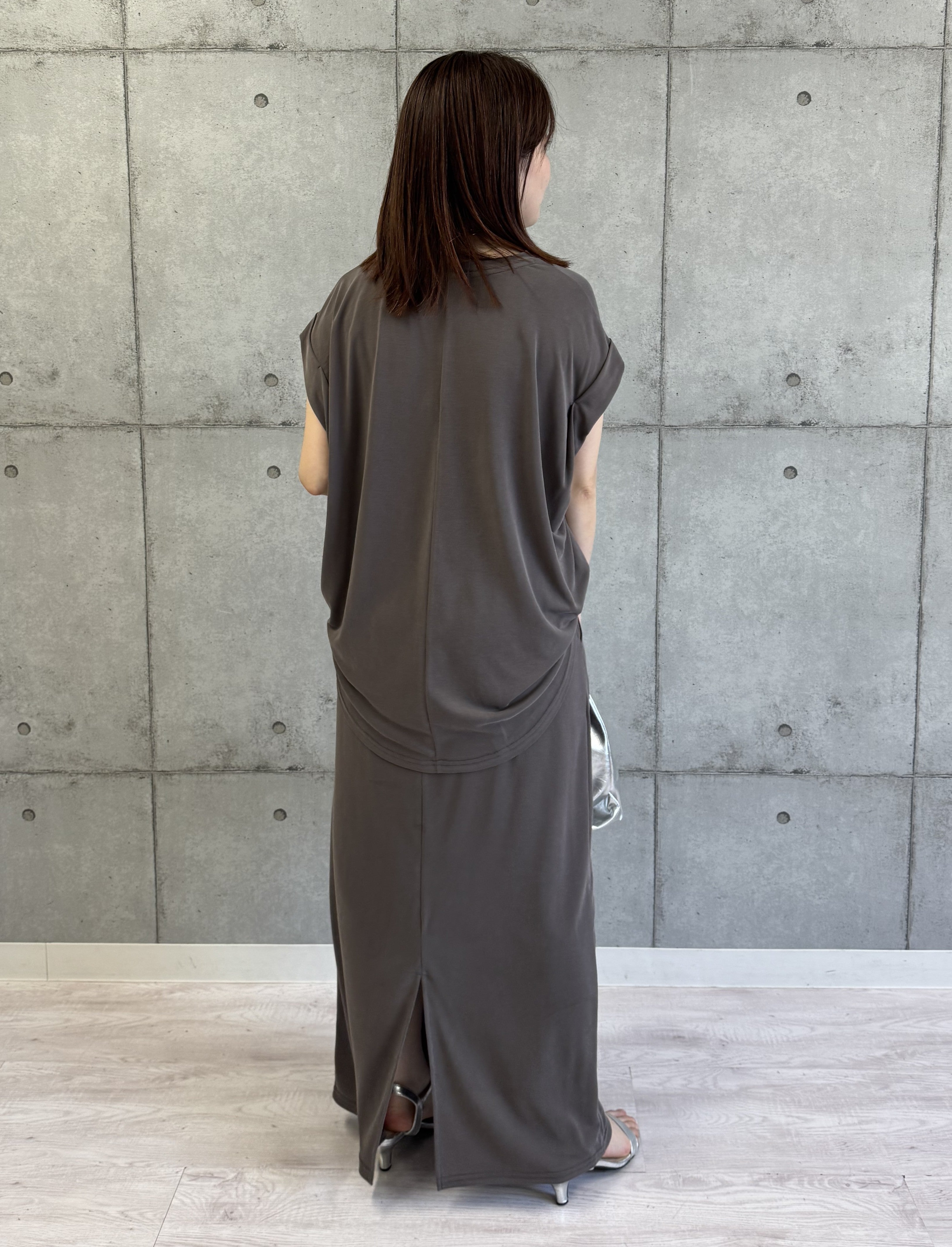 【ROSIEE】ソフトな風合いフロッキー肩タックプリントTシャツ/R810304