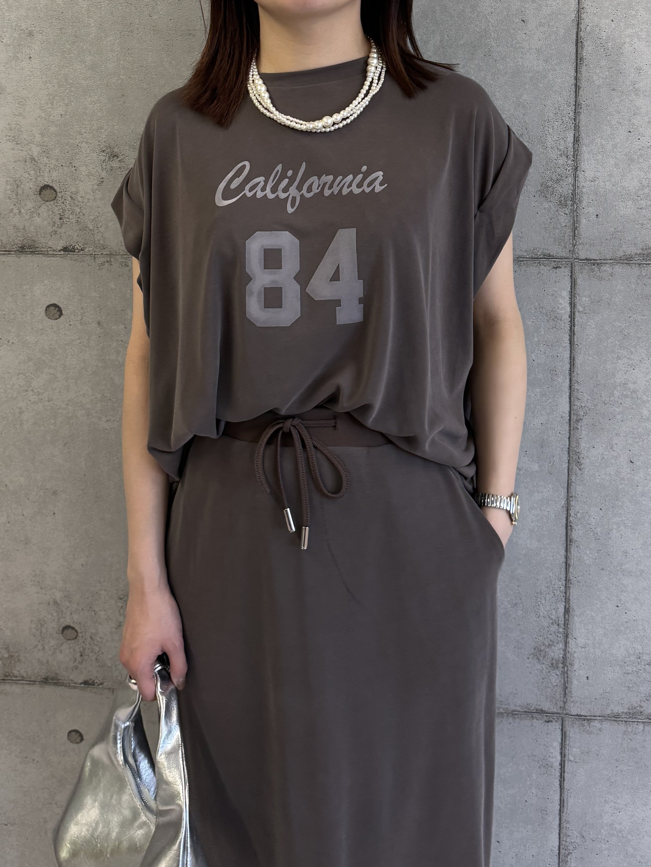 【ROSIEE】ソフトな風合いフロッキー肩タックプリントTシャツ/R810304