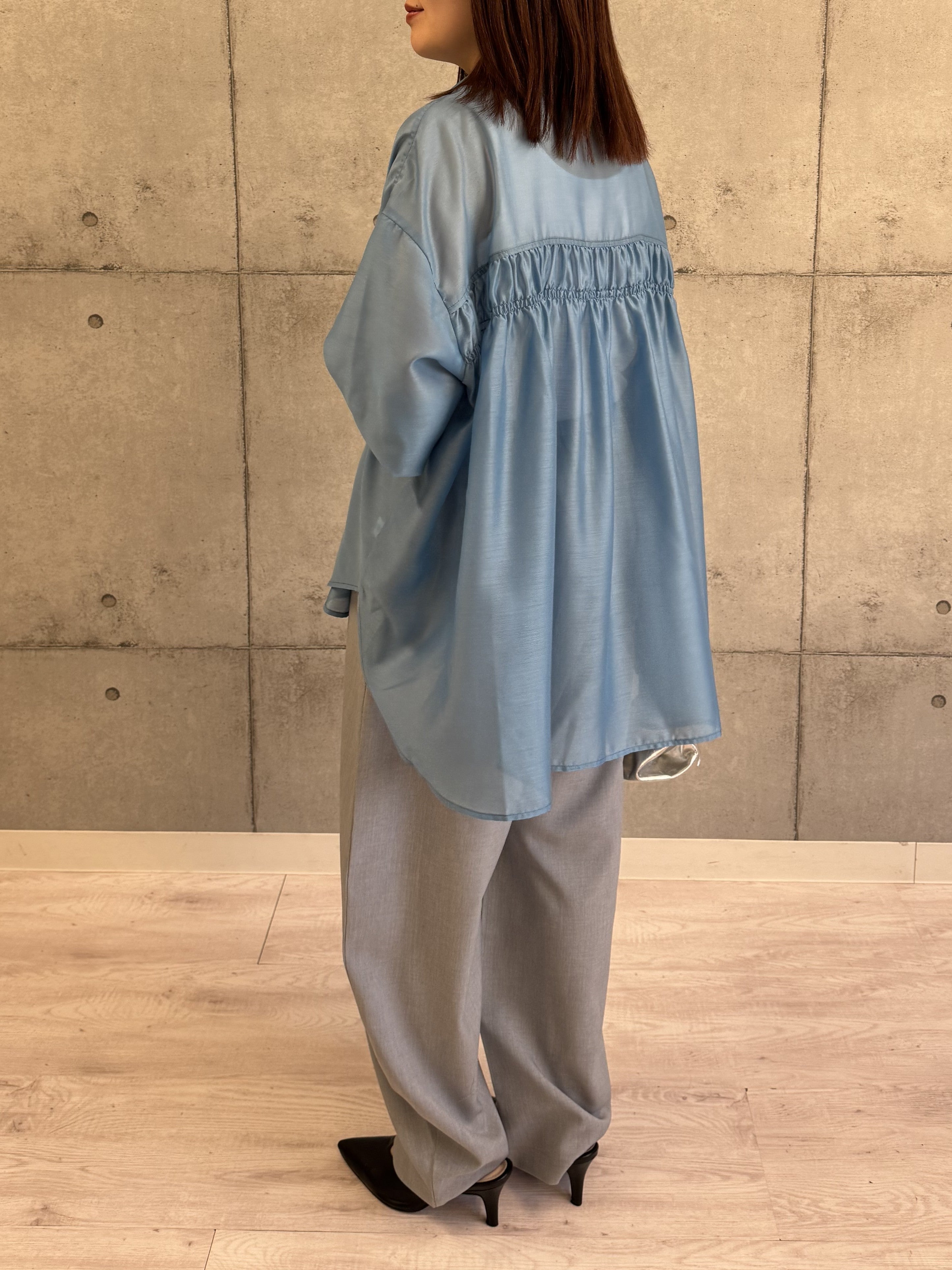 【ROSIEE】後ろシャーリングシアーシャツ/R813213