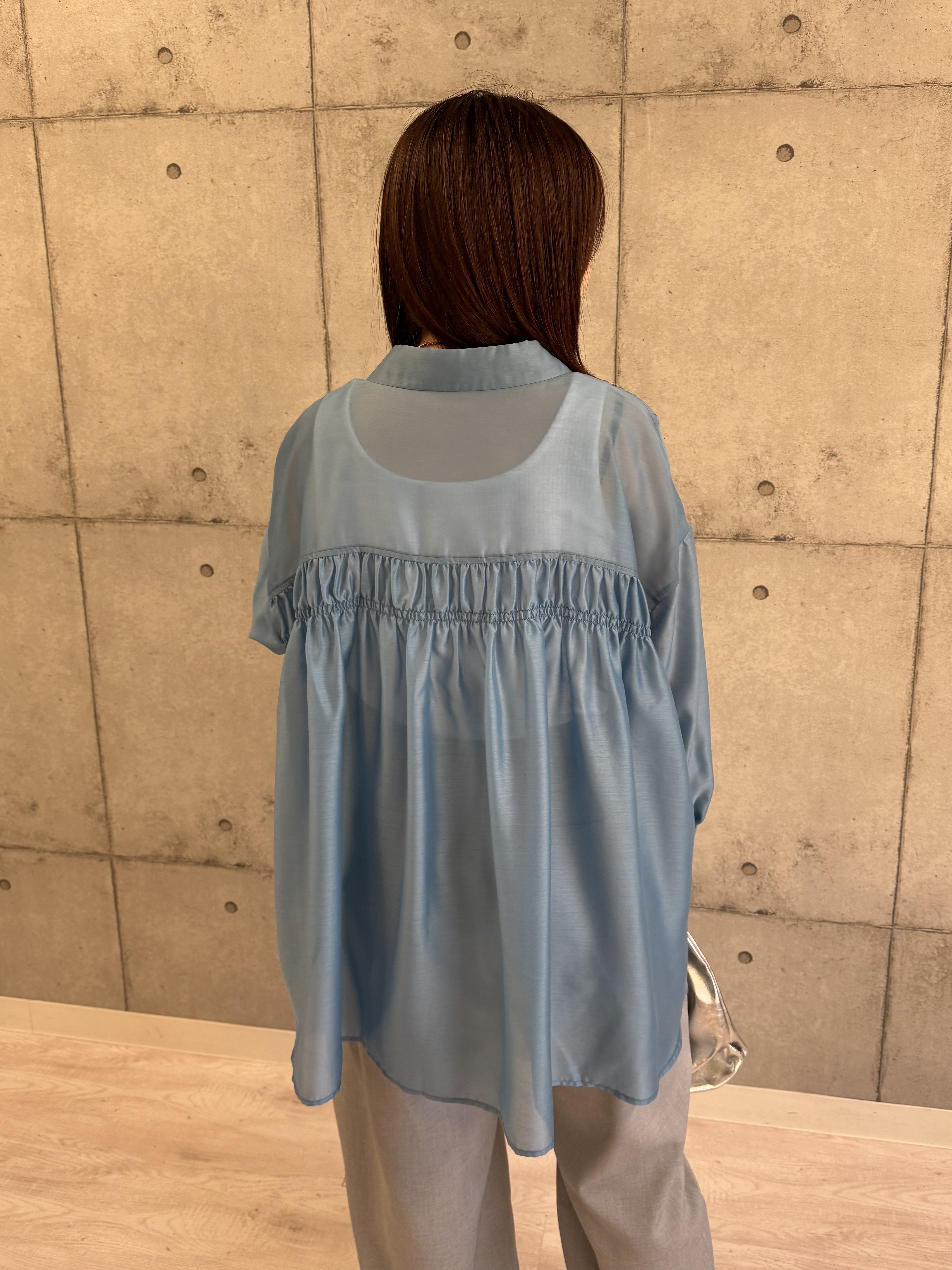 【ROSIEE】後ろシャーリングシアーシャツ/R813213