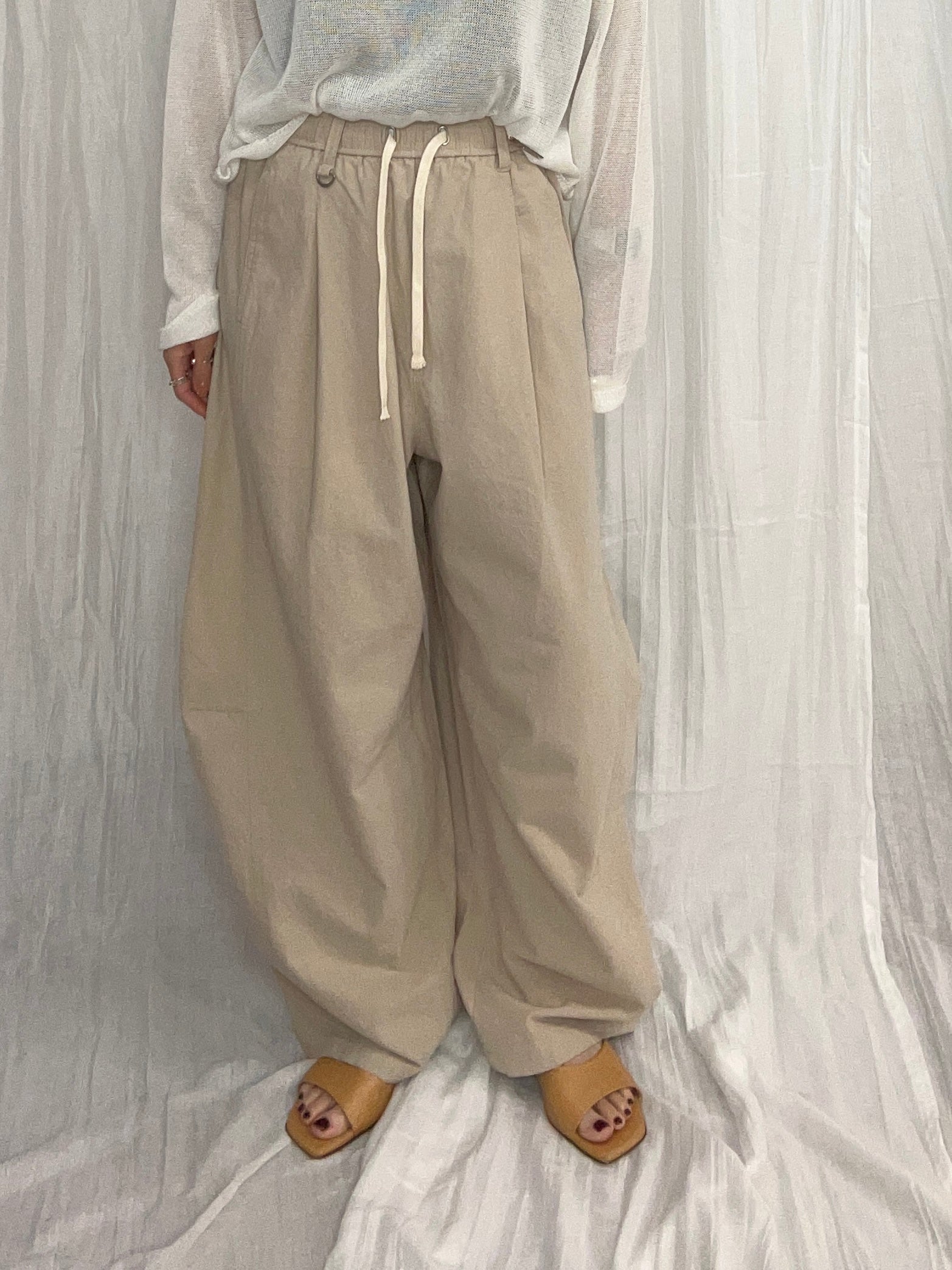 新品タグ付＊PRIORITY人気カーヴィパンツ　38 PRIORITY】カーヴィパンツ/P62034AI