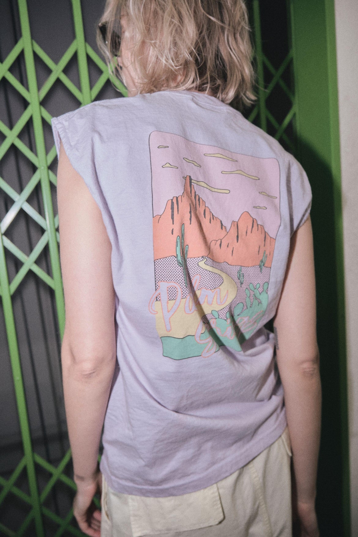 【LE MÉLANGE】リメイク風ノースリーブバックプリントTシャツ/8621011