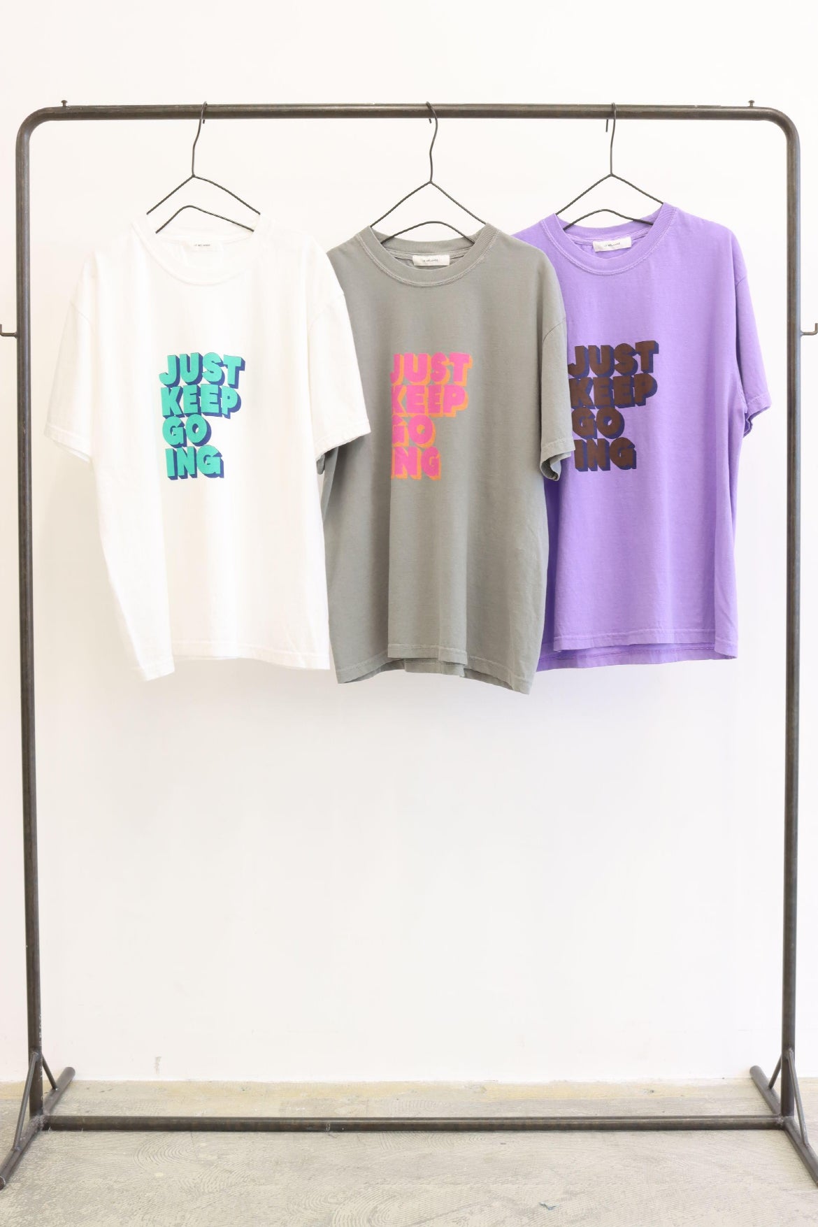 【LE MÉLANGE】ロゴプリントTシャツ/8621005