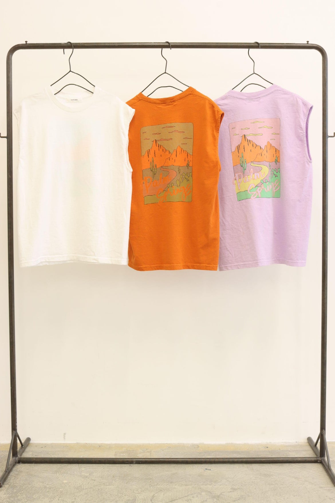 【LE MÉLANGE】リメイク風ノースリーブバックプリントTシャツ/8621011