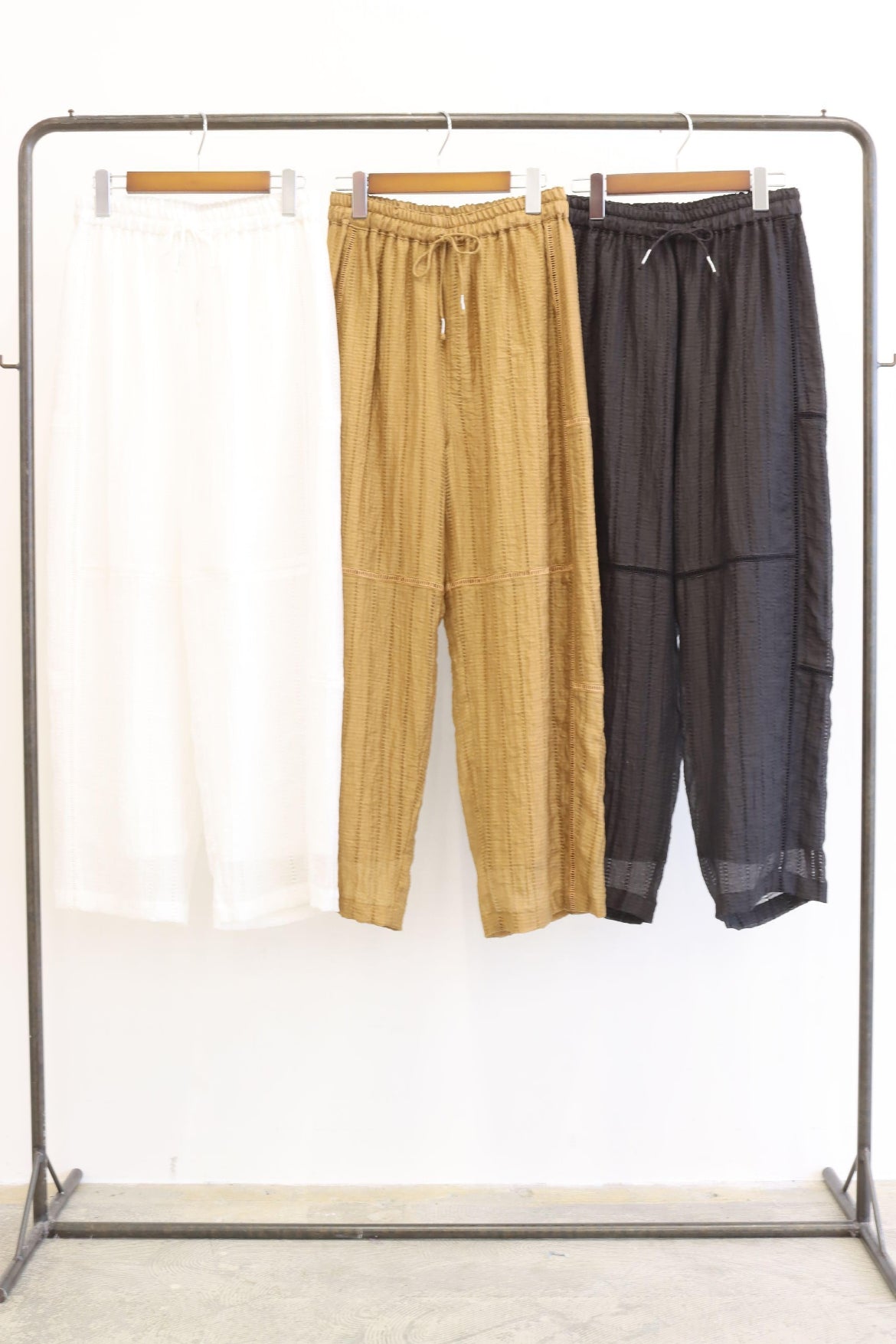 【LE MÉLANGE】テンセルリネンレースストライプバレルパンツ/8623510