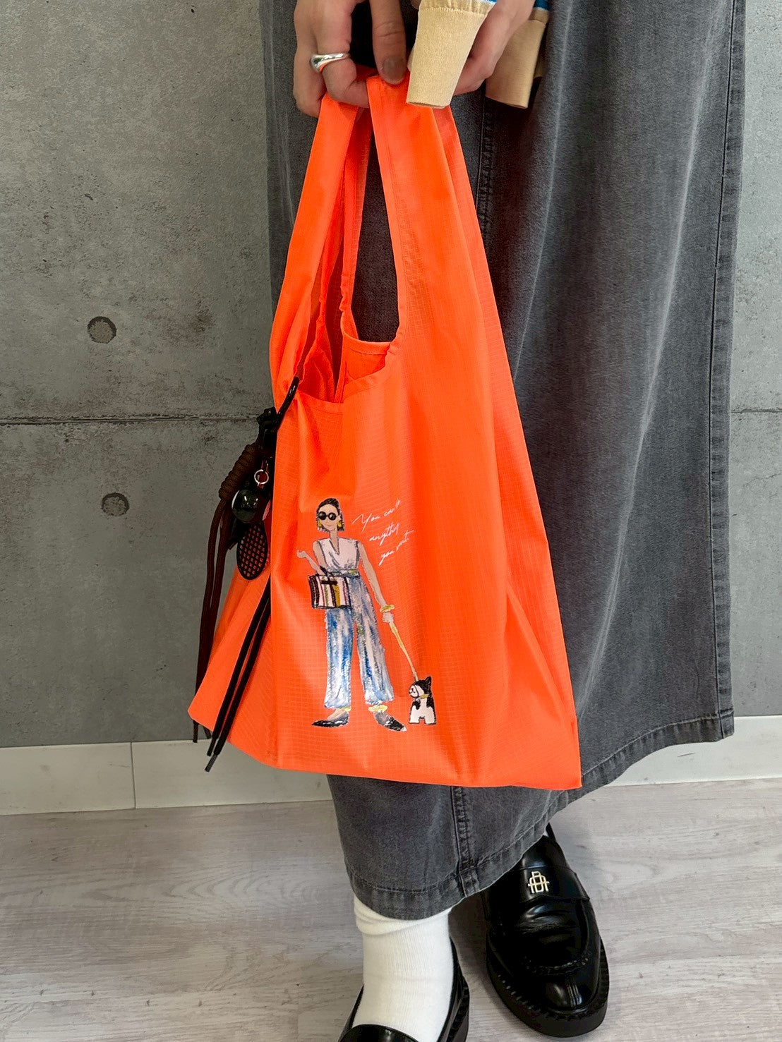 【ROSIEE】チャーム付女の子柄プリントマルシェバッグ/R781031