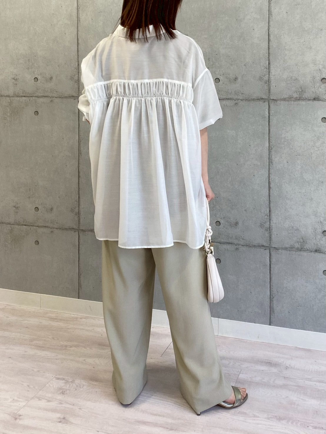 【ROSIEE】後ろシャーリングシアーシャツ/R813213