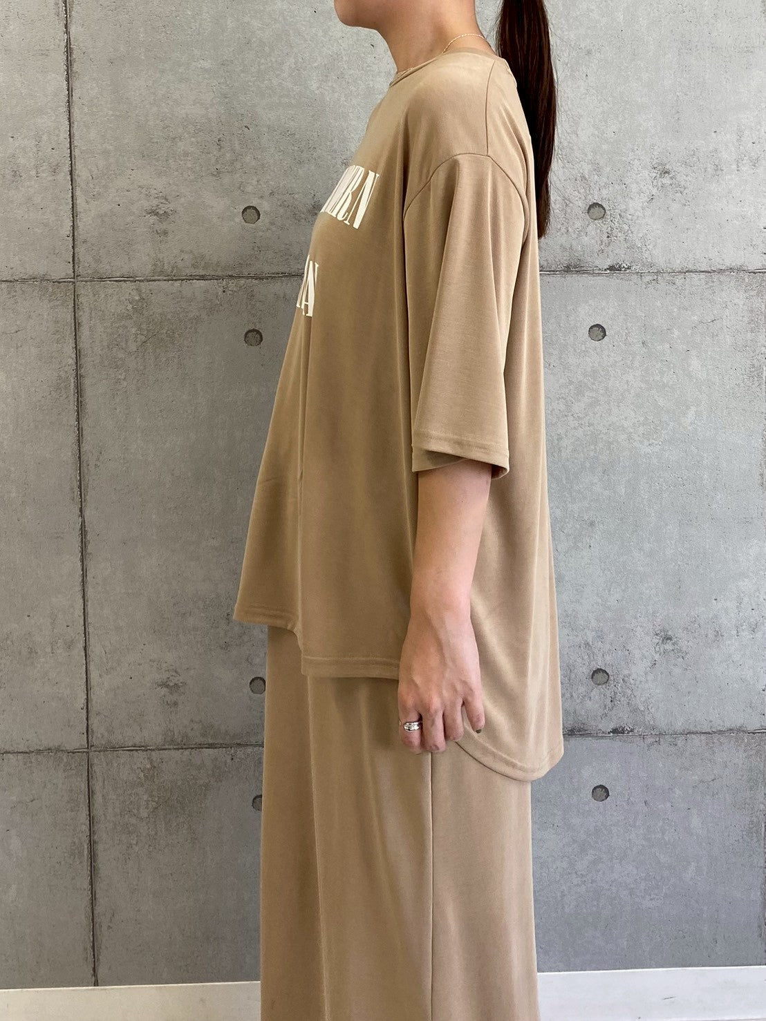 【ROSIEE】ソフトな風合いフロッキープリントTシャツ/R810317