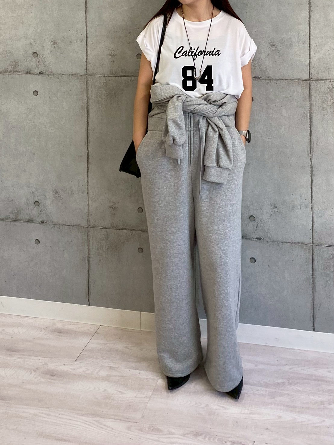 【ROSIEE】ソフトな風合いフロッキー肩タックプリントTシャツ/R810304