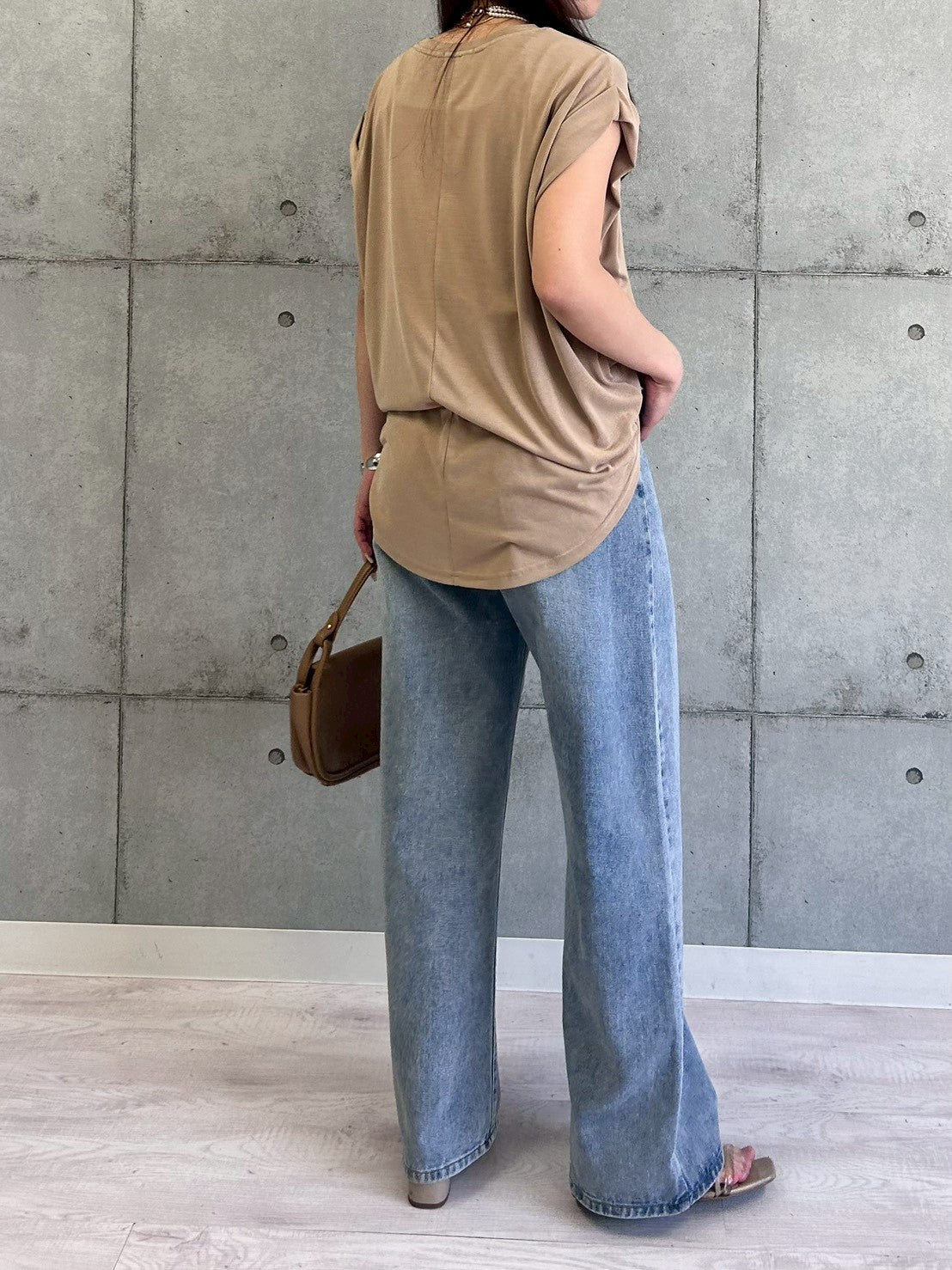 【ROSIEE】ソフトな風合いフロッキー肩タックプリントTシャツ/R810304