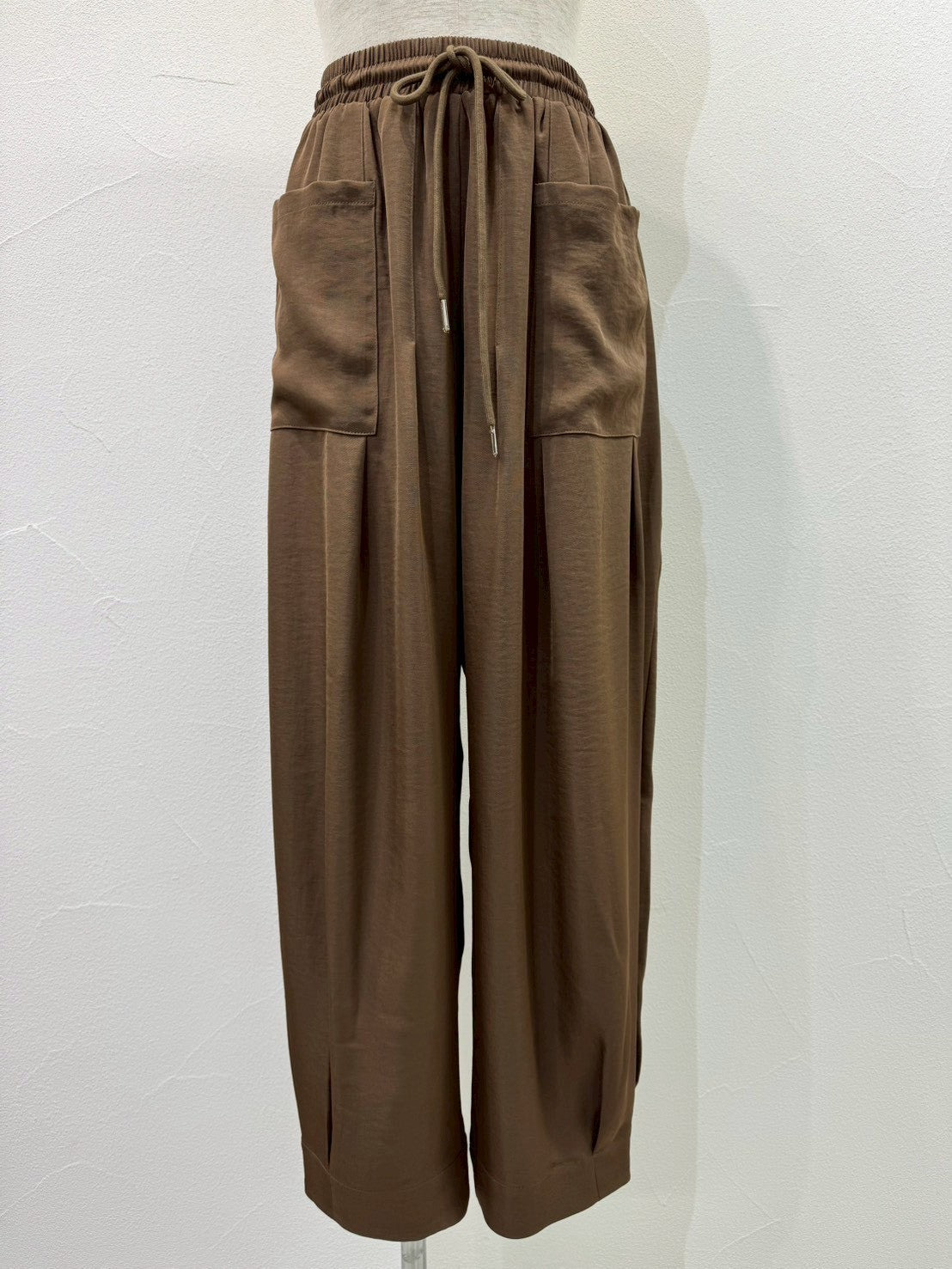 CYAN TOKYO】ヘムタックグロッシーイージーパンツ/610443