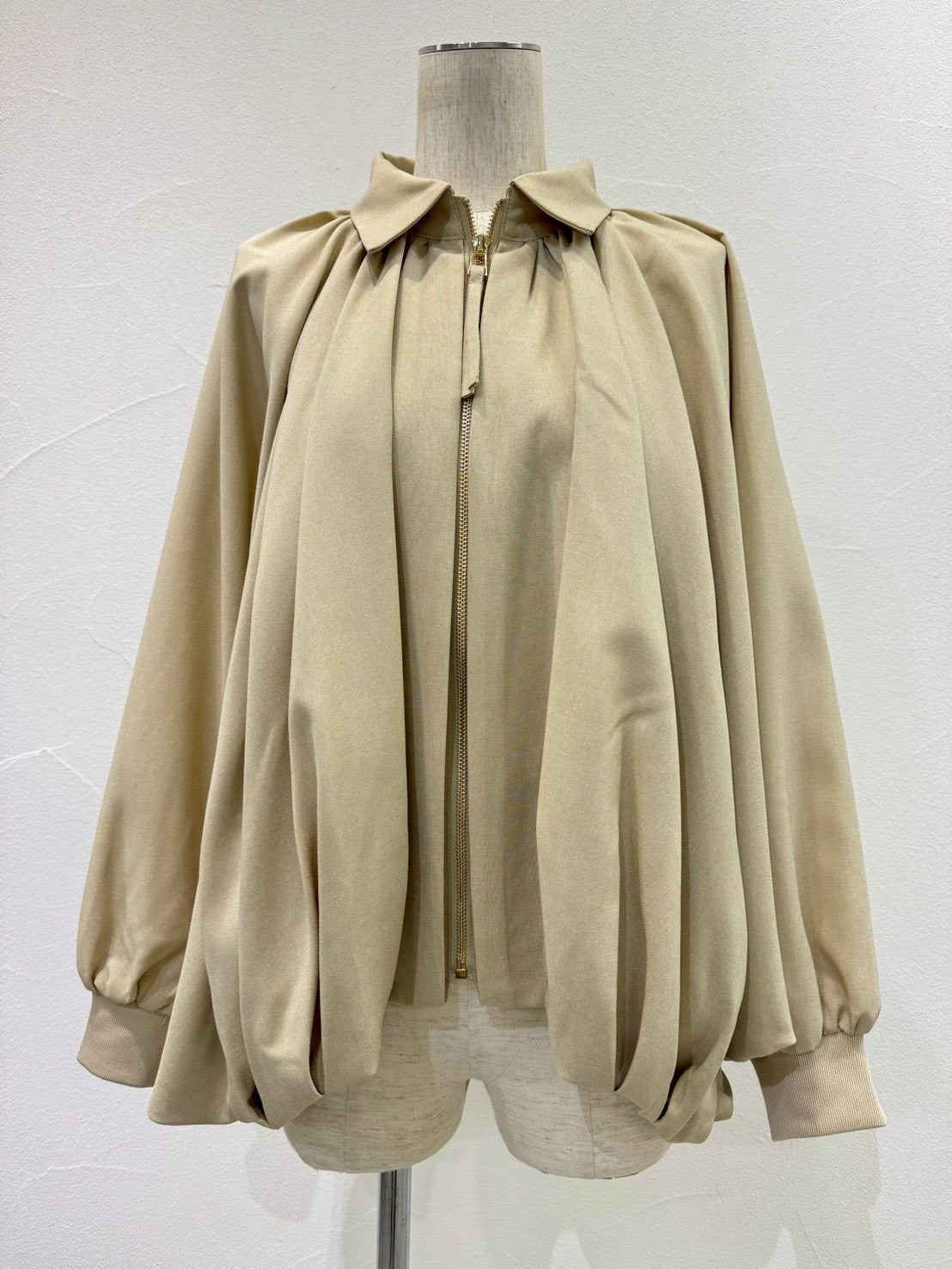 CYAN TOKYO】ラウンドギャザードルマンブルゾン/610420