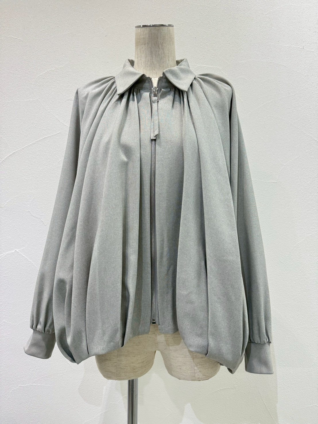 CYAN TOKYO】ラウンドギャザードルマンブルゾン/610420