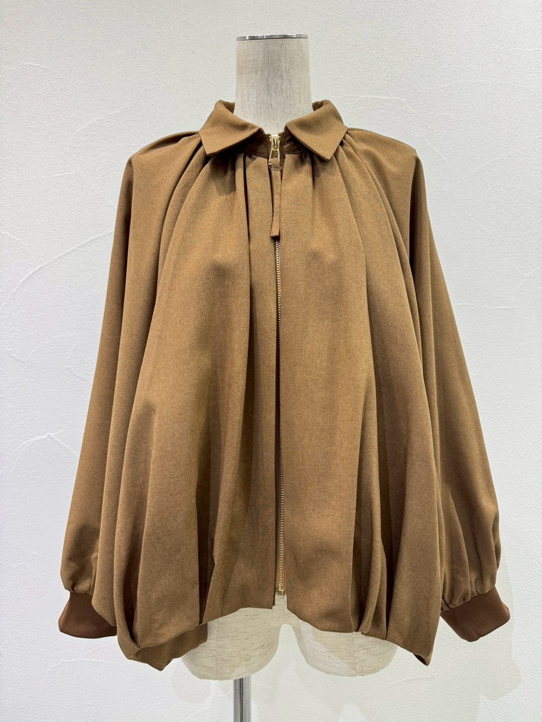 CYAN TOKYO】ラウンドギャザードルマンブルゾン/610420