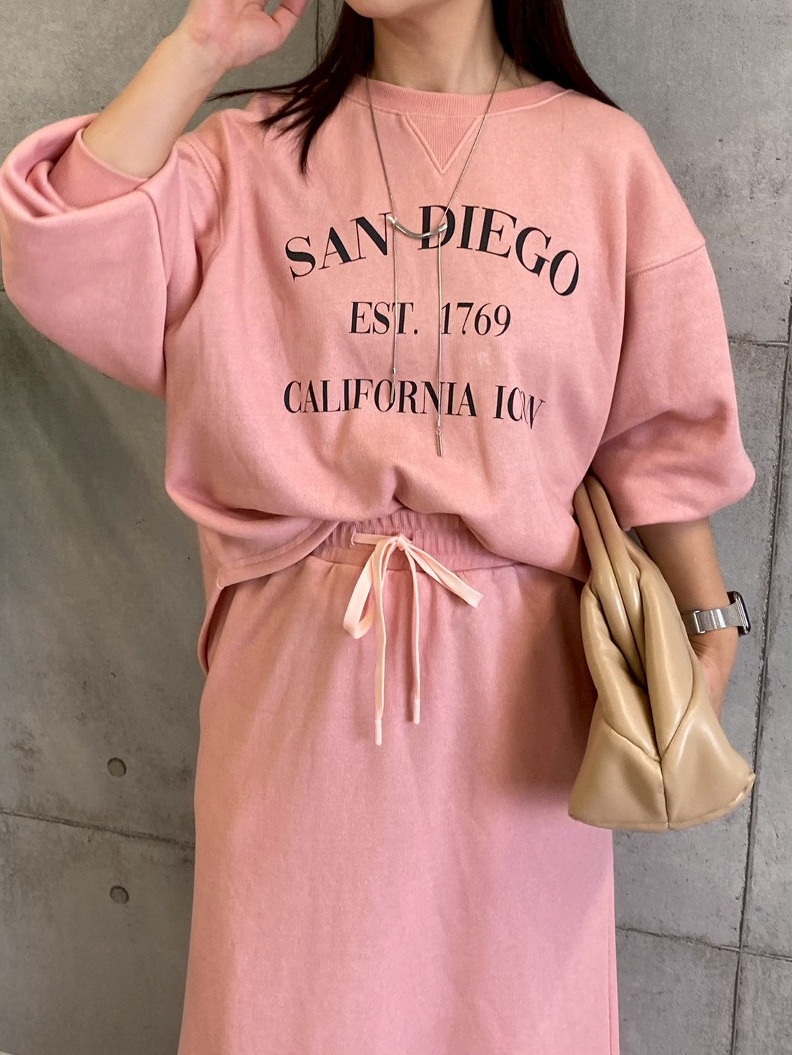 【ROSIEE】ビンテージ風ロゴトップス/R780337