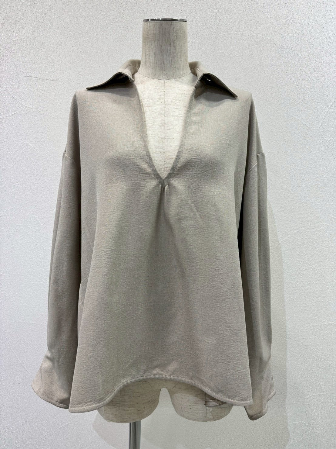 【CYAN TOKYO】バックフレアスキッパープルオーバー/604487