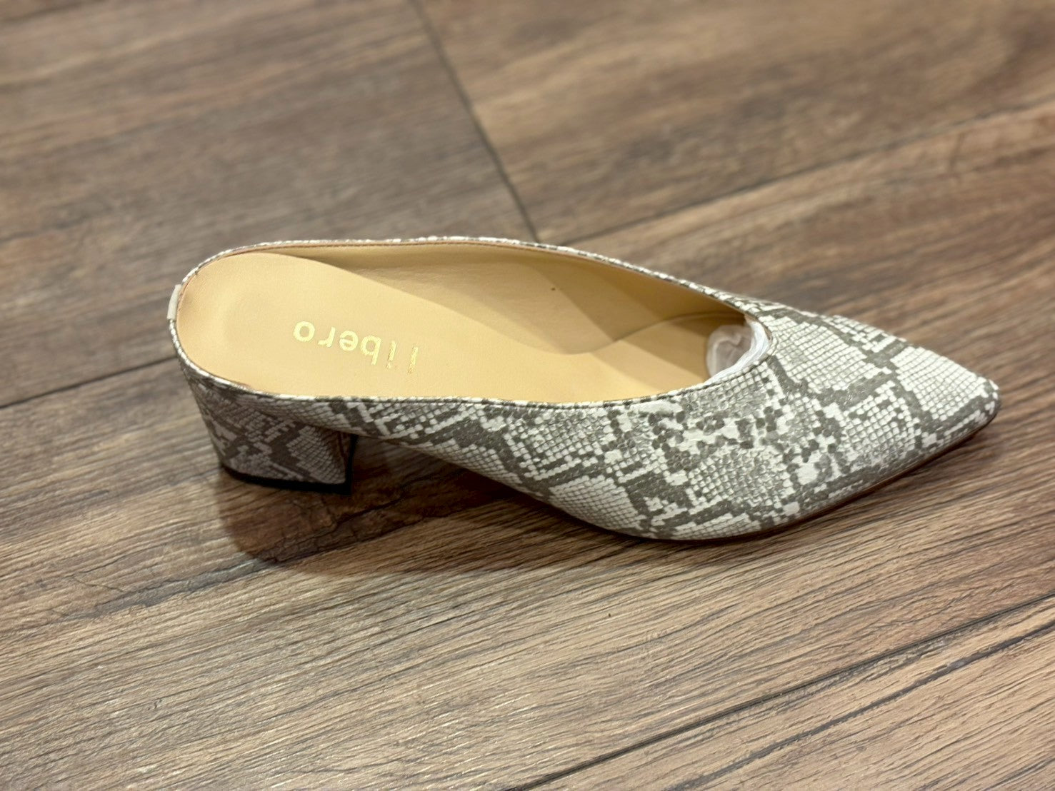 【再販・新色追加】【libero】Vカット走れるミュール　ヒール5センチ/14200