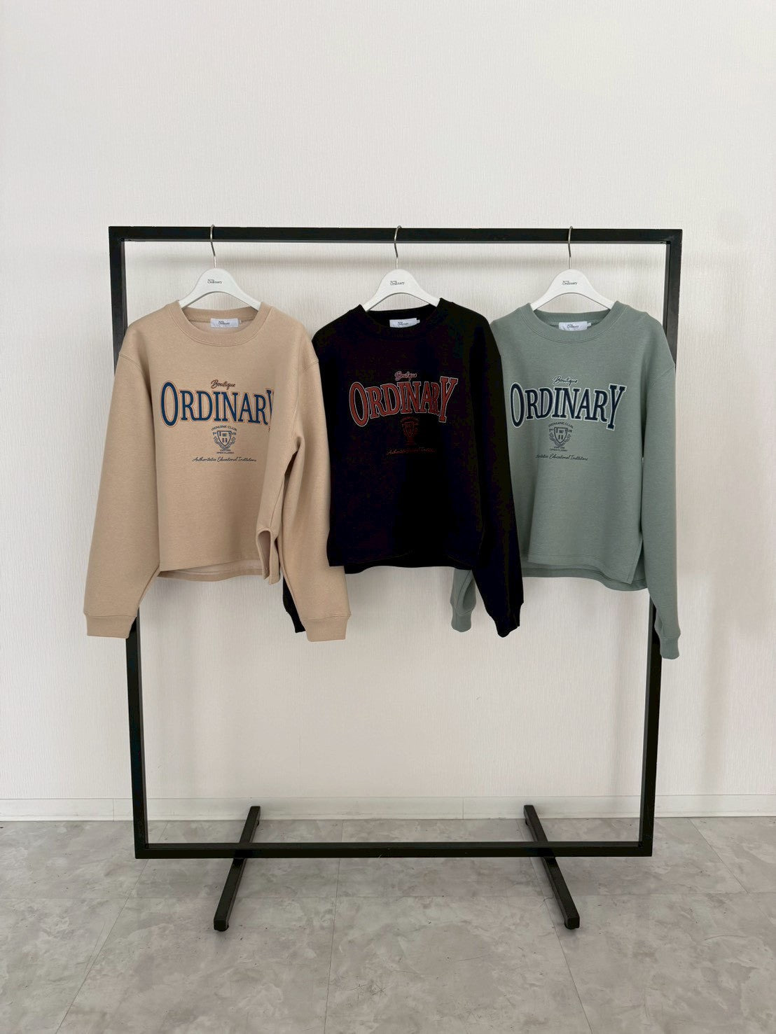 【Ordinary】カレッジプリントスウェットシャツ/BO26-723T