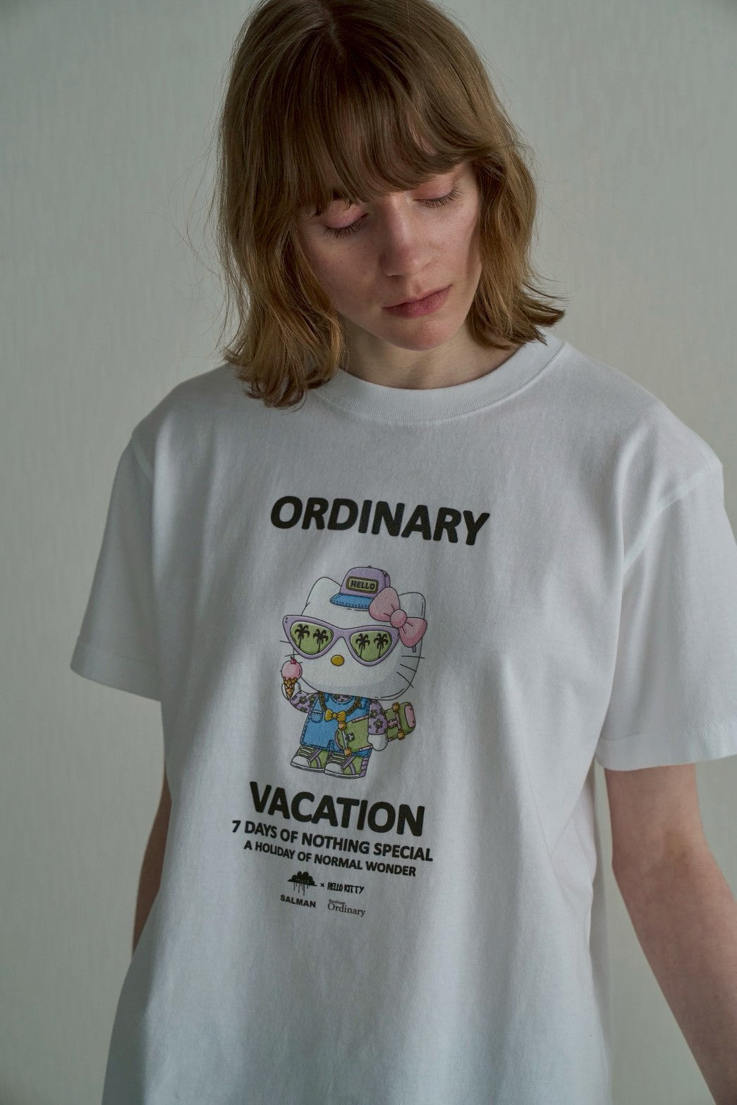 【Ordinary】Ordinaryミーツスリーアーティストコラボレーションズ キティTシャツ/BO26-539T