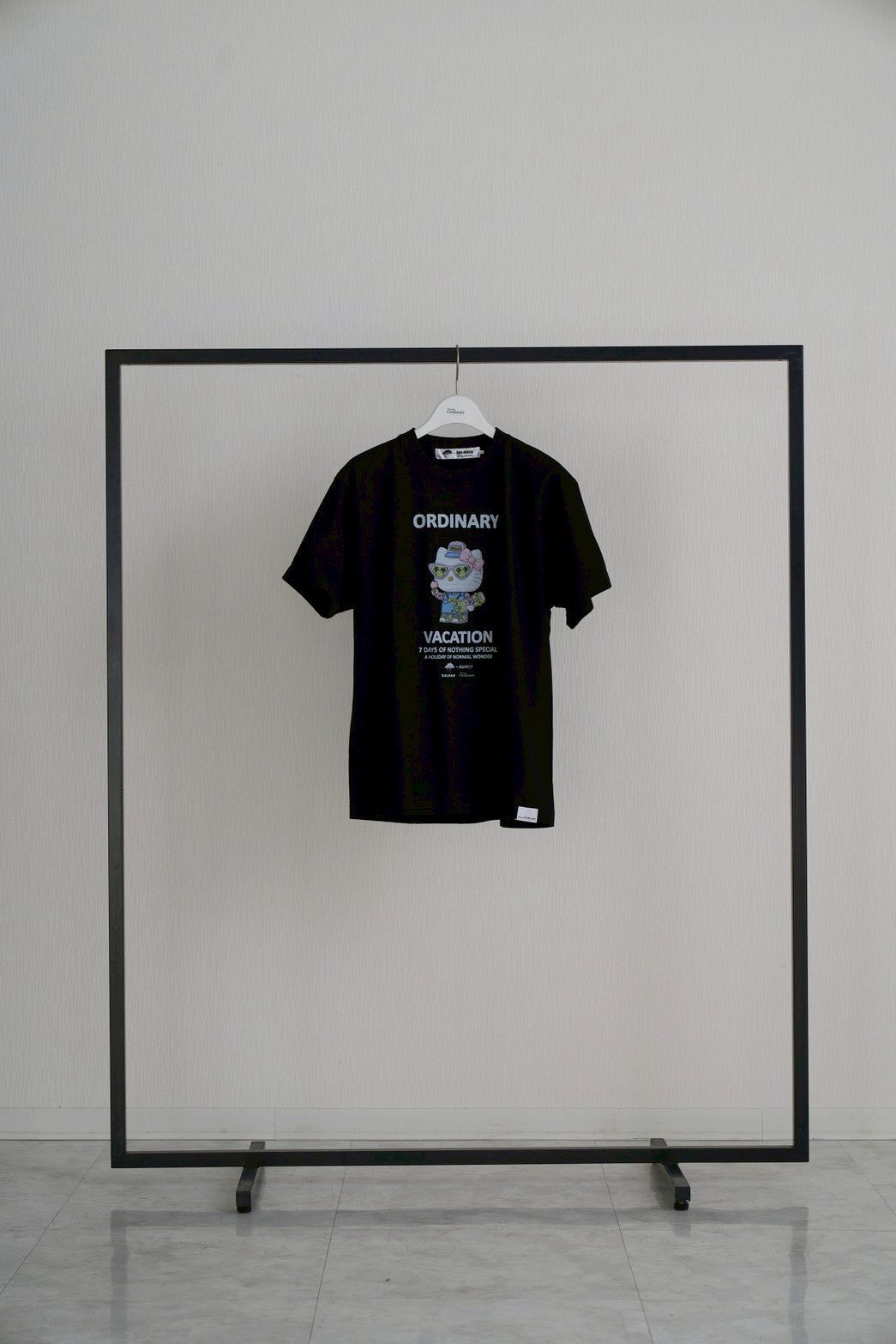 【Ordinary】Ordinaryミーツスリーアーティストコラボレーションズ キティTシャツキッズ/BO26-540T