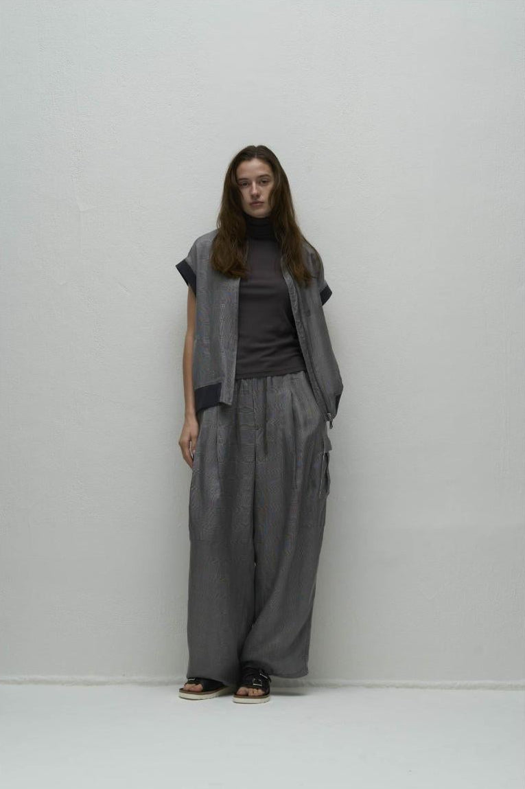 【WYTE】ウェアラブルフロント＆バックスリーブレスハイネックプルオーバー/11-40410